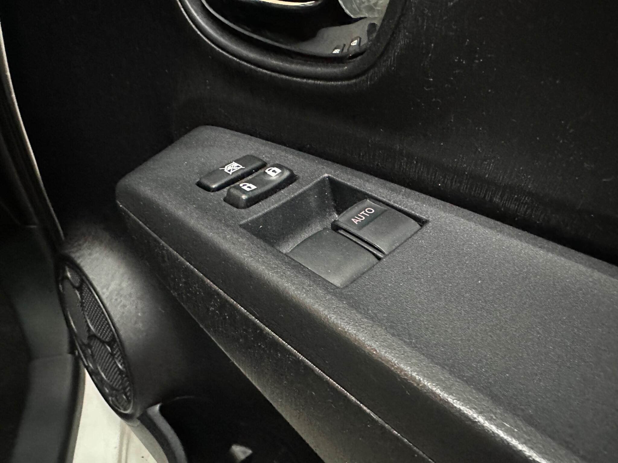 Toyota Yaris - Image 14