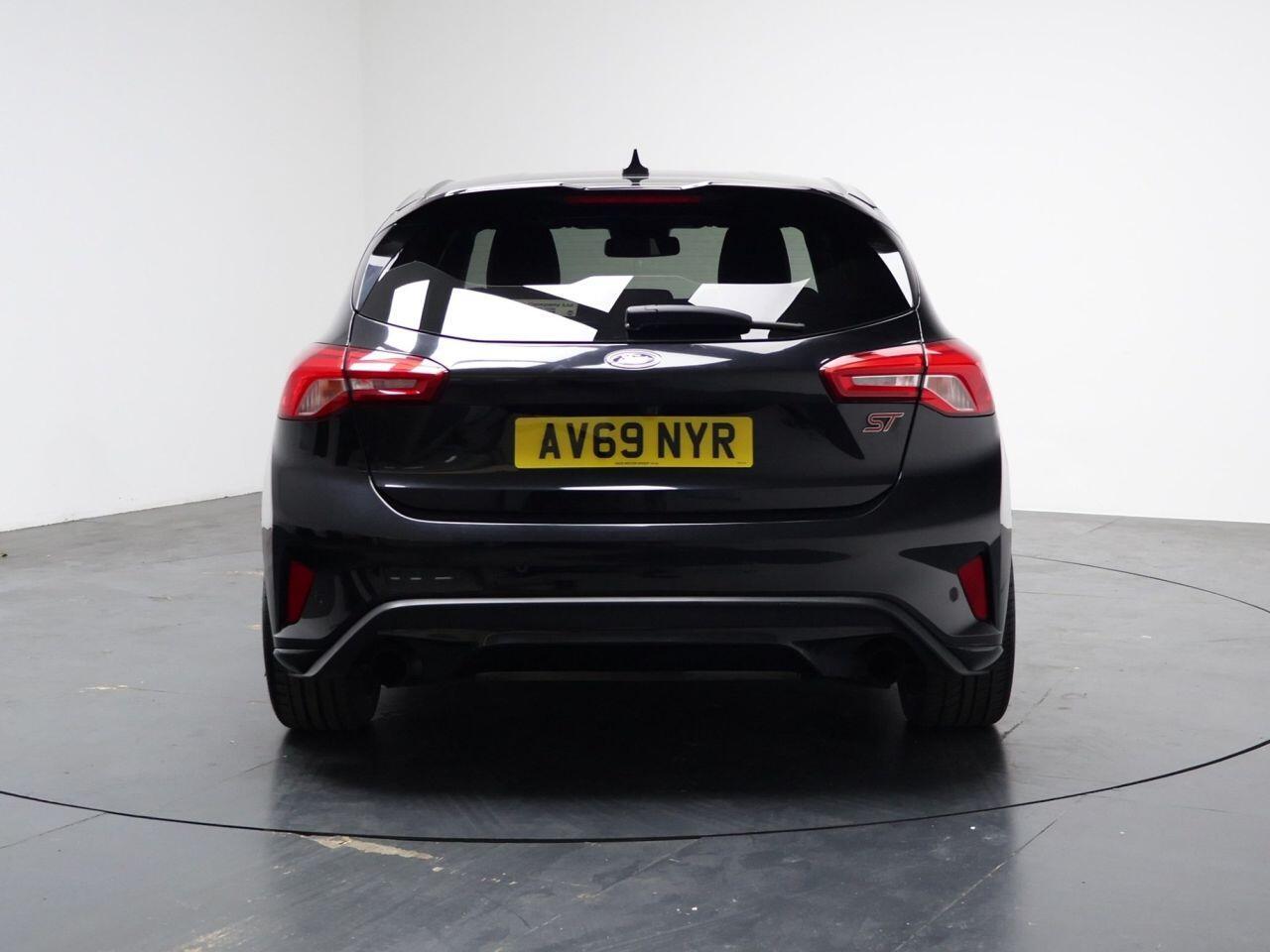 Ford Focus - Image 11