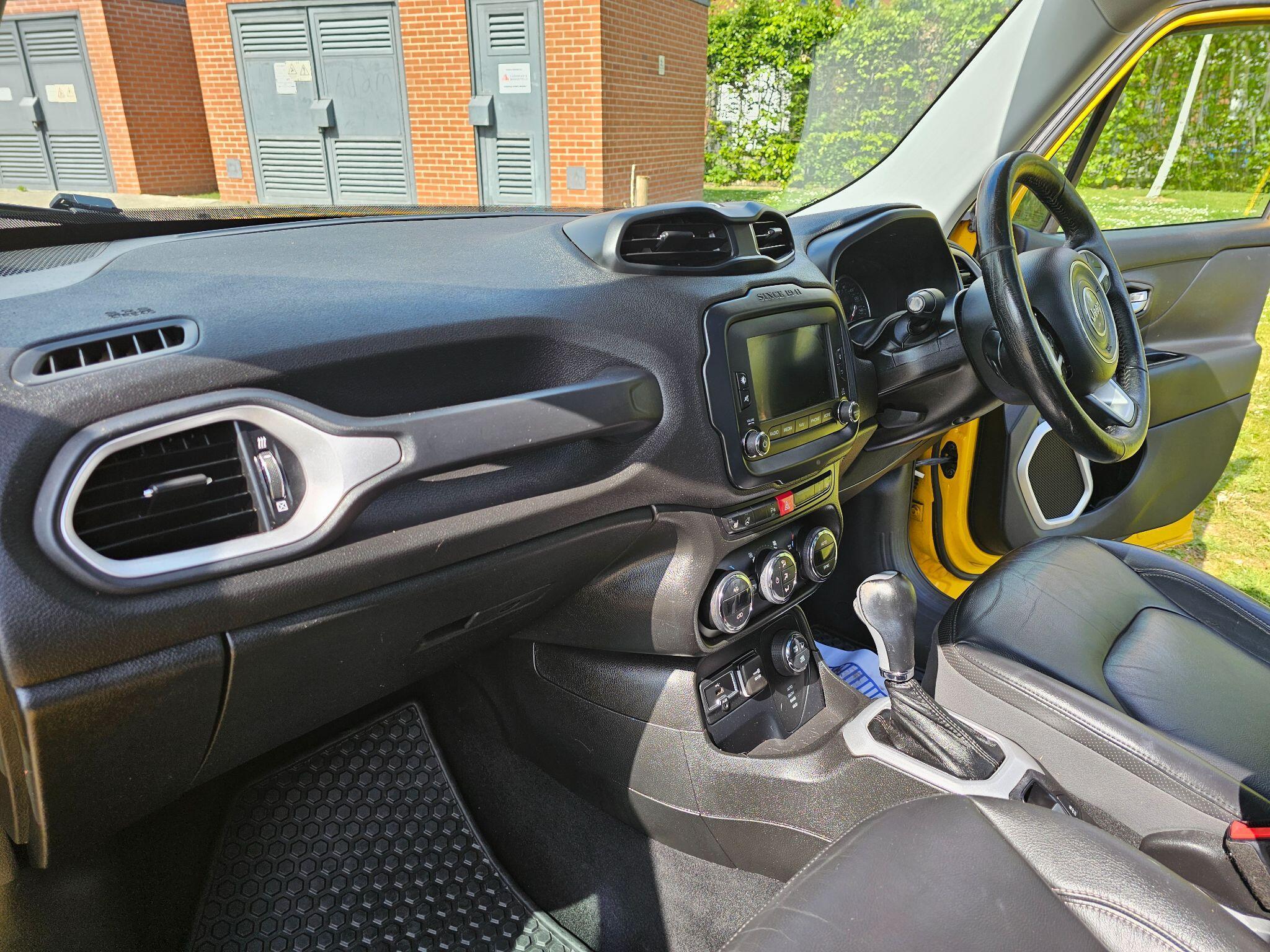 Jeep Renegade - Image 25