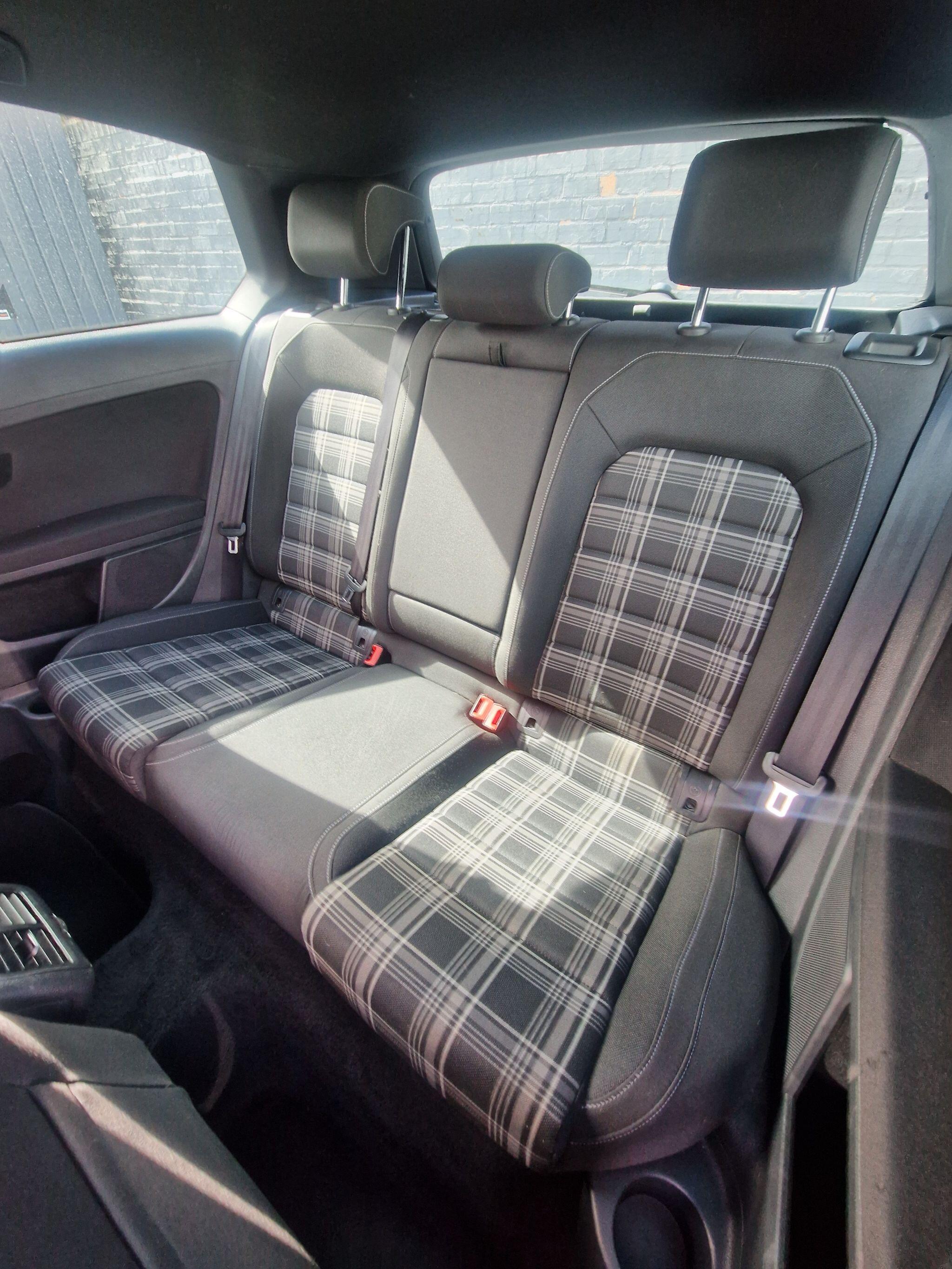 Volkswagen Golf - Image 37