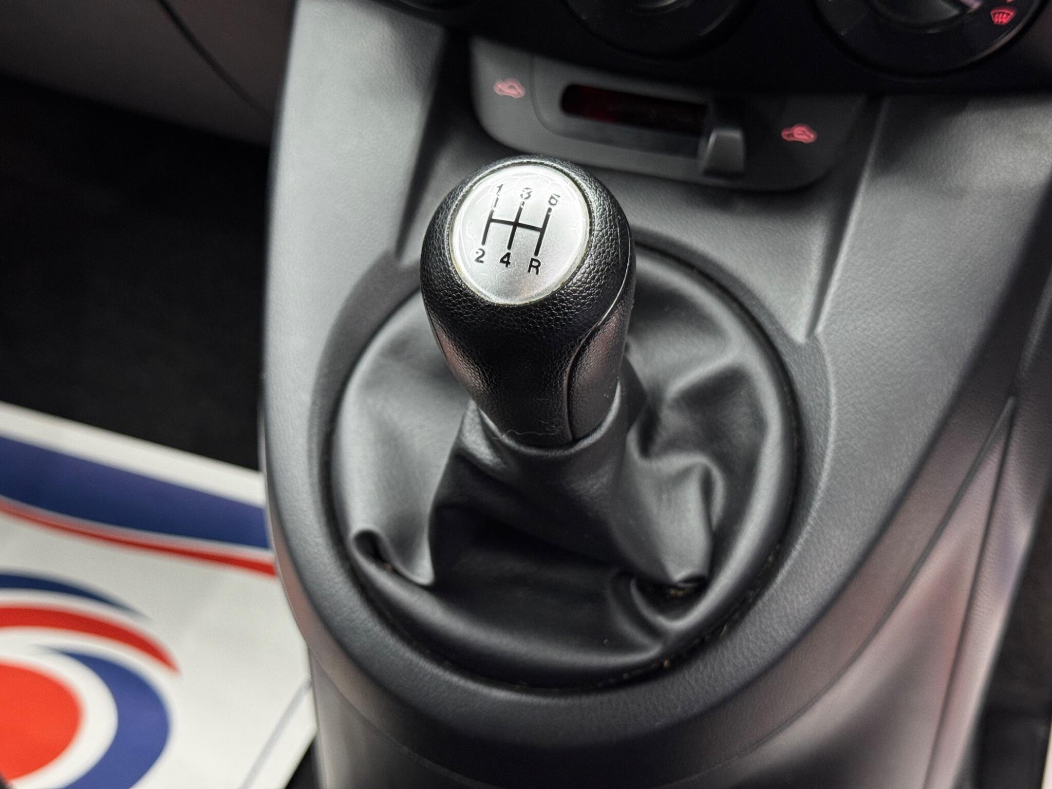 Mazda MAZDA2 - Image 23