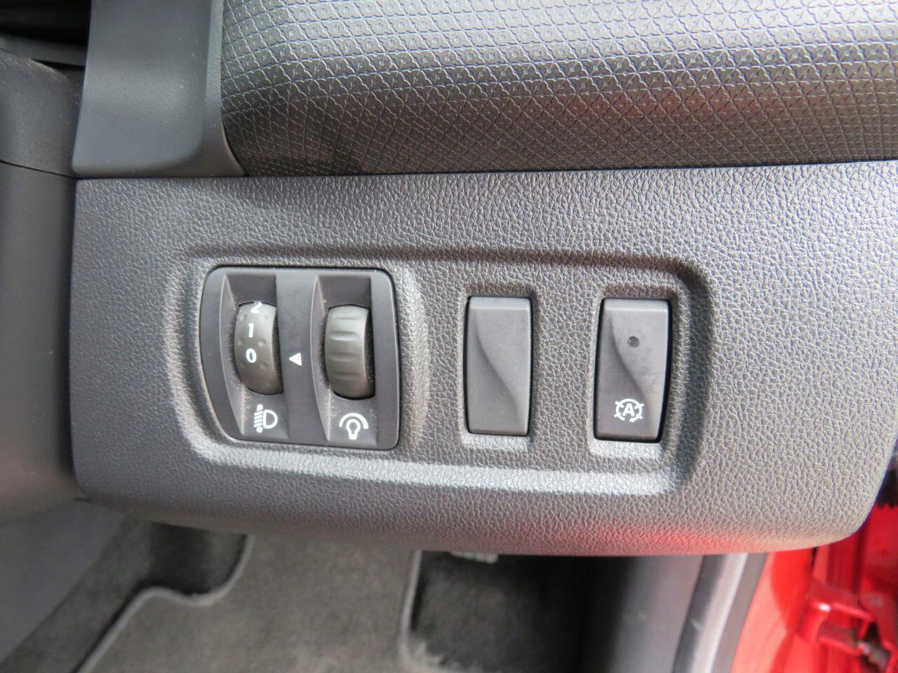 Renault Clio - Image 21