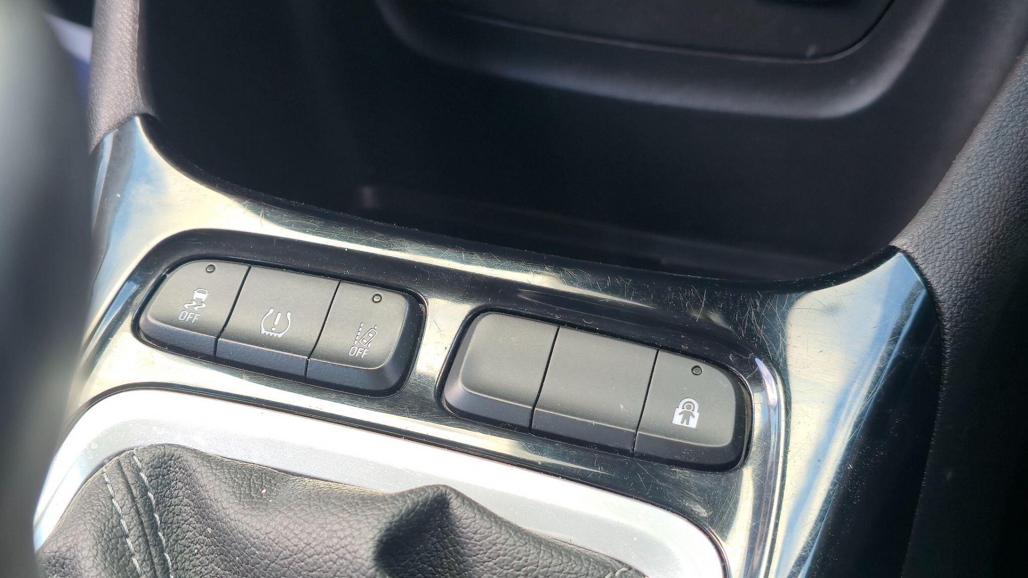 Vauxhall Crossland X - Image 17