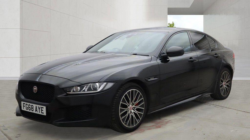 Jaguar XE - Image 3