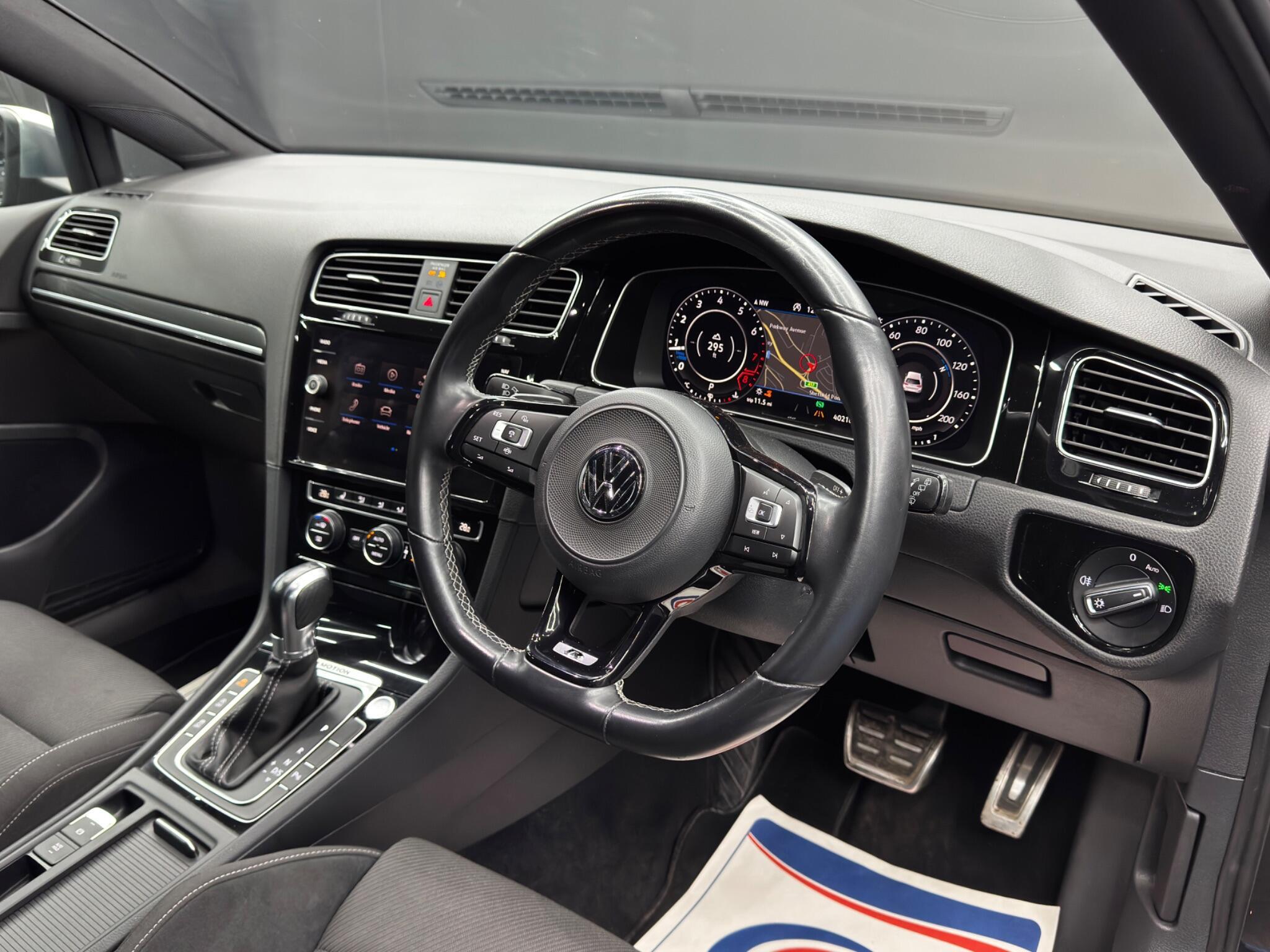 Volkswagen Golf - Image 9