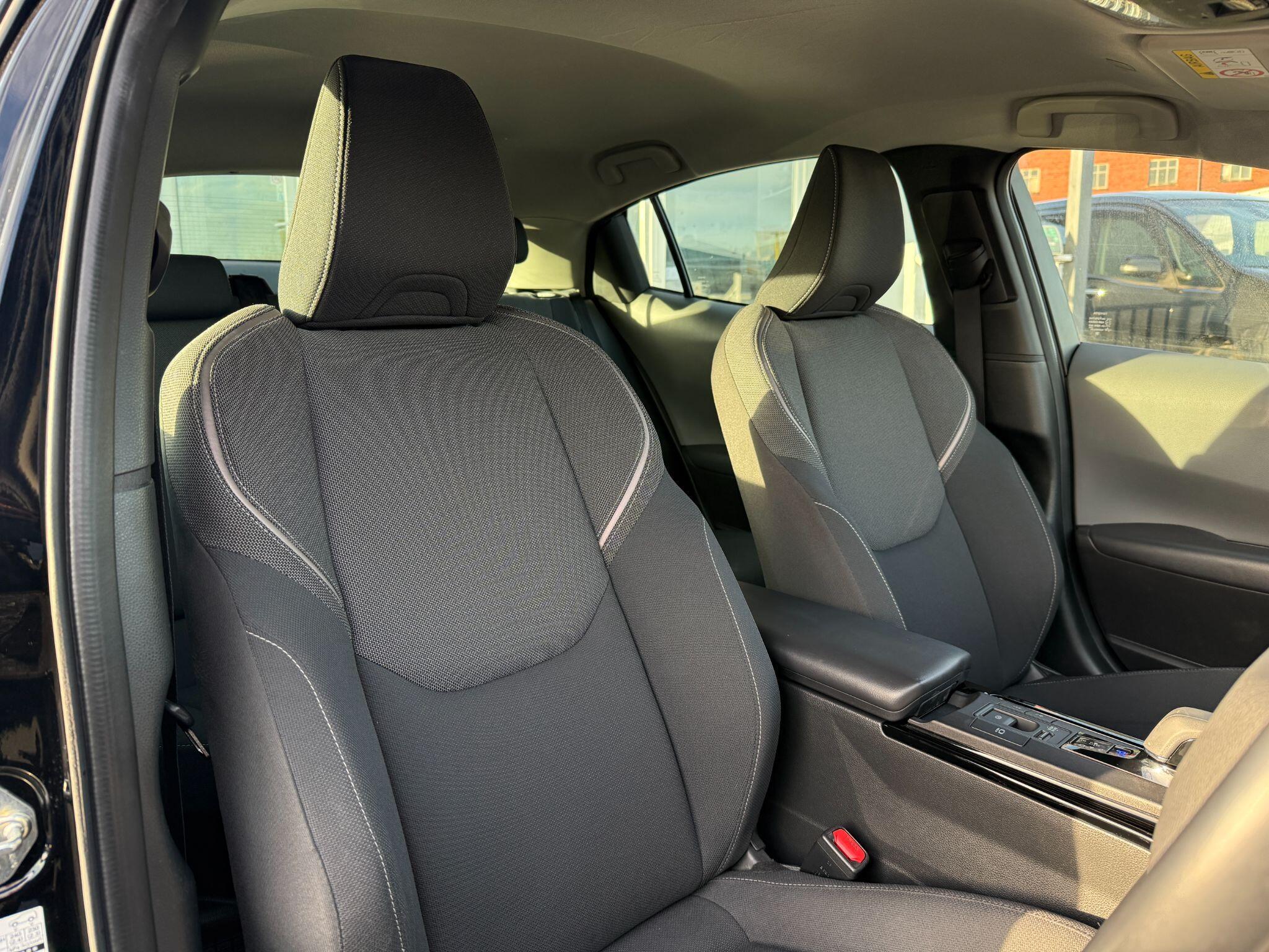 Toyota Prius - Image 28