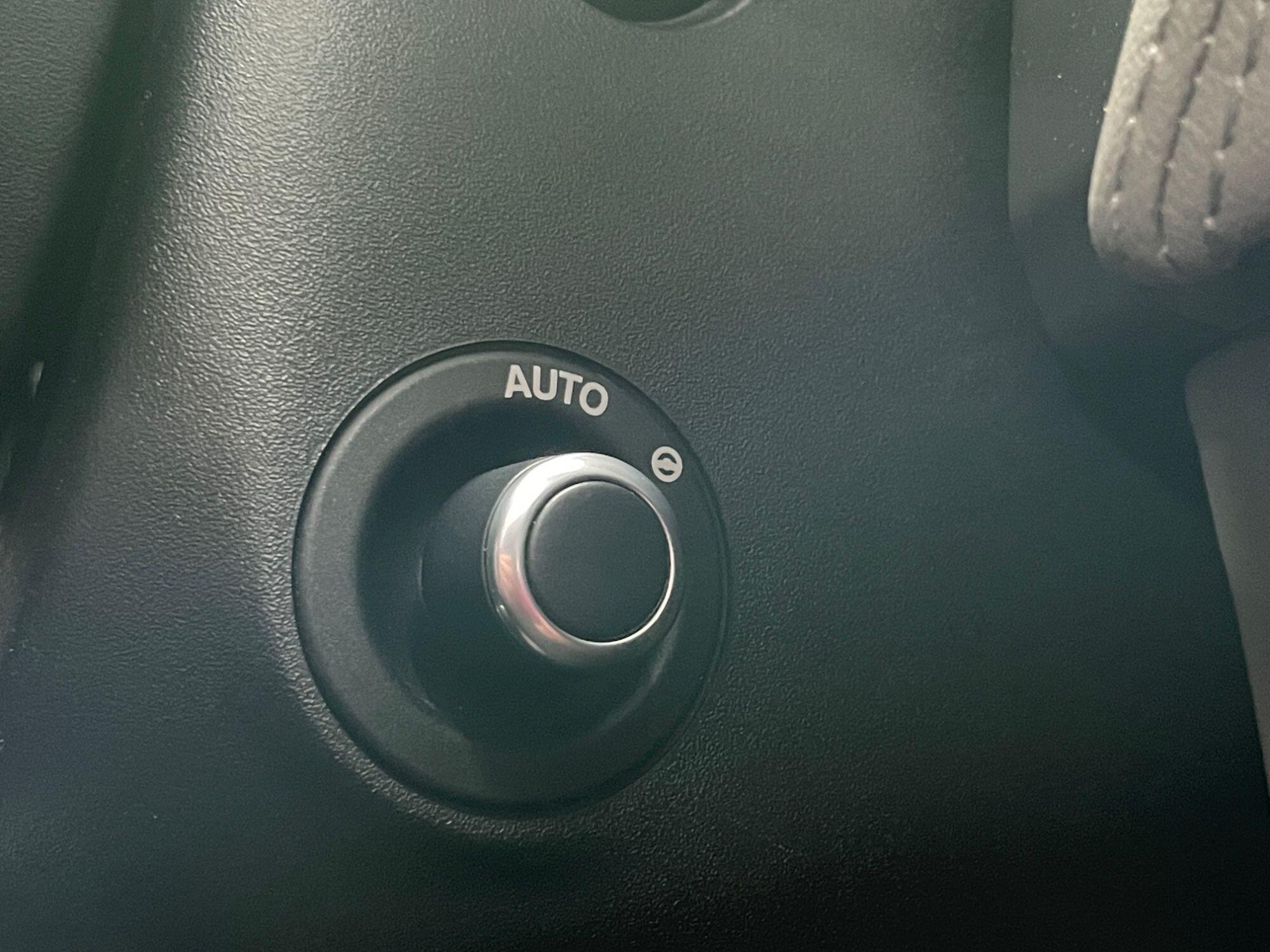 Jaguar F-Pace - Image 40