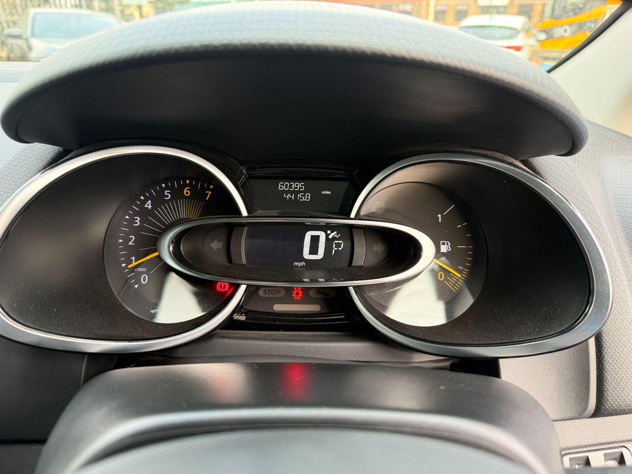 Renault Clio - Image 39