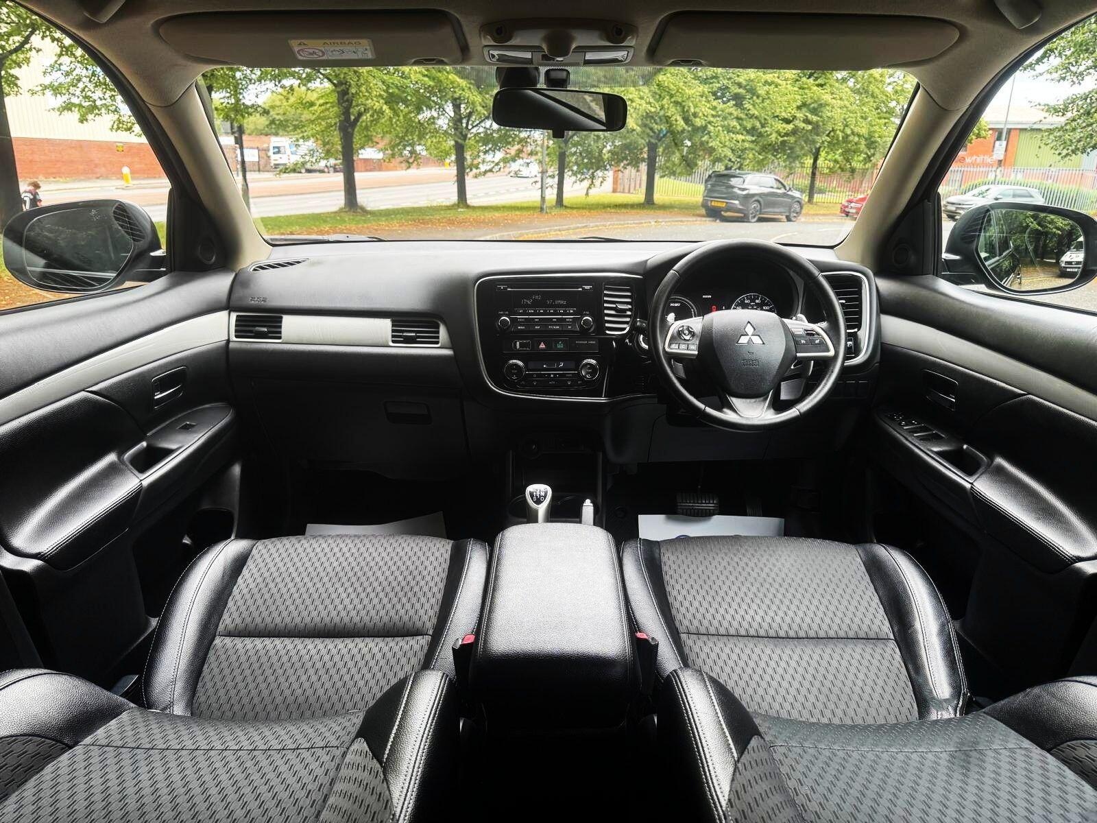 Mitsubishi Outlander - Image 20