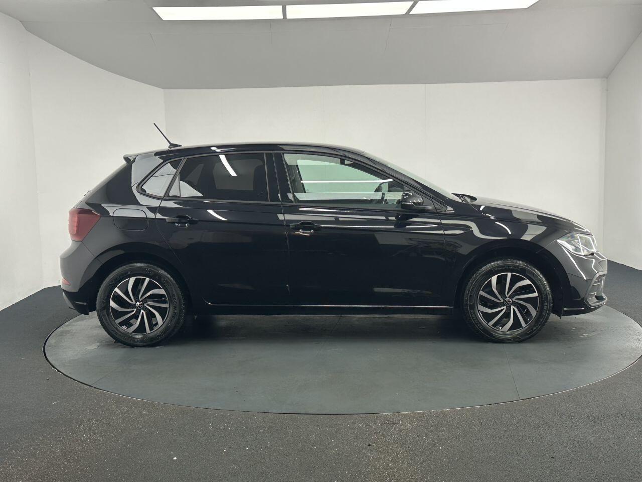 Volkswagen Polo - Image 11