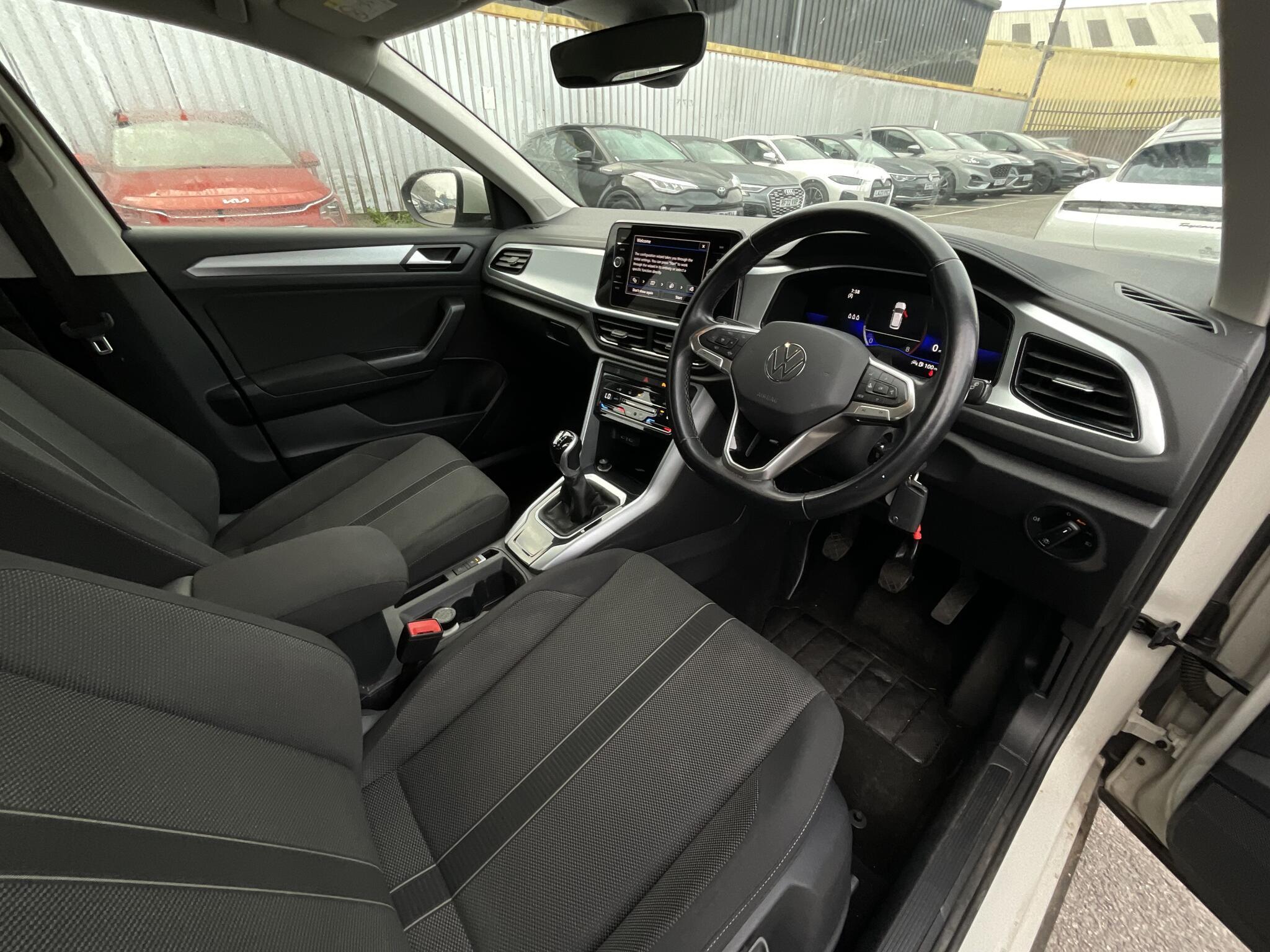 Volkswagen T-Roc - Image 7