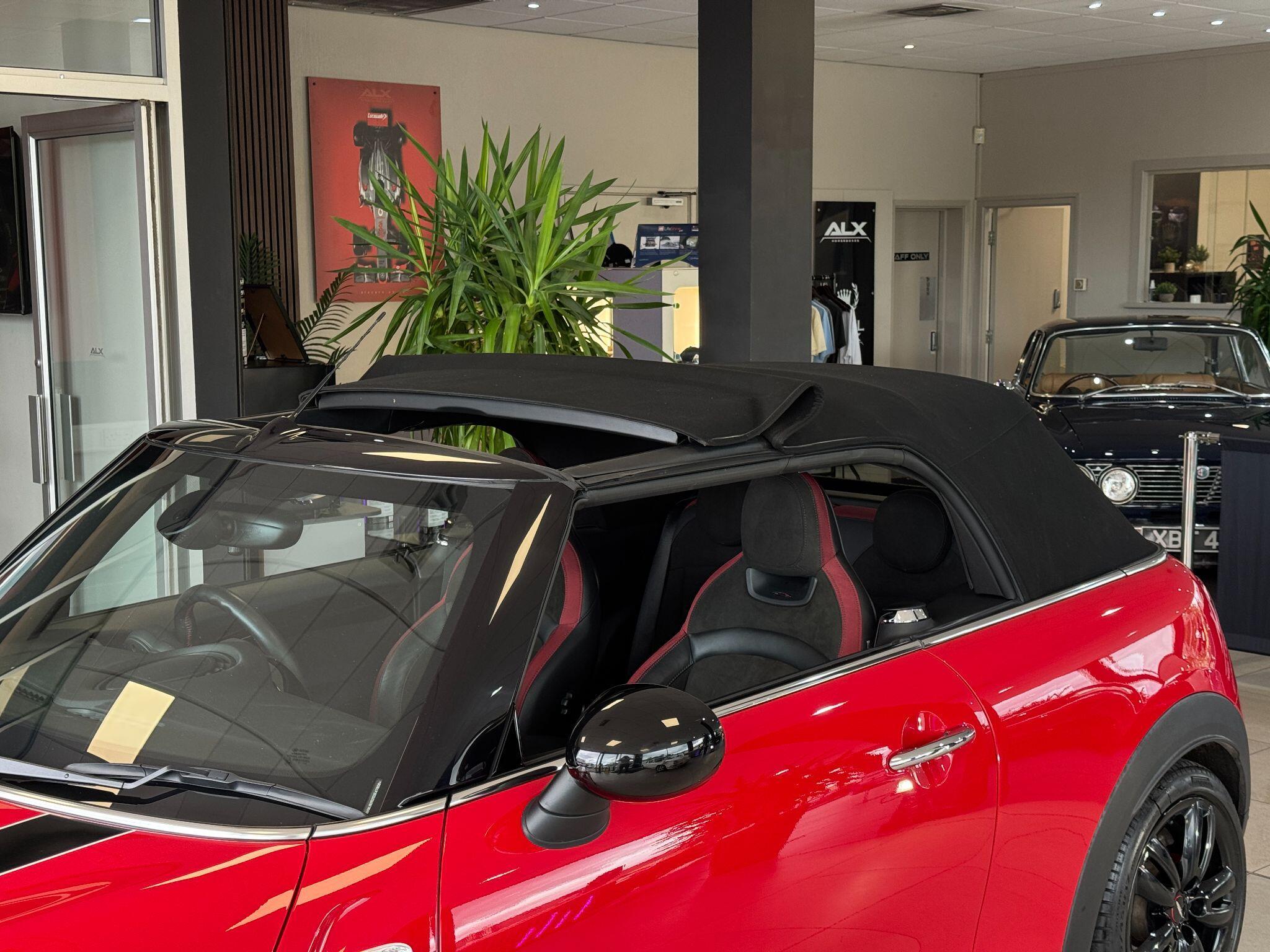 MINI Convertible - Image 14