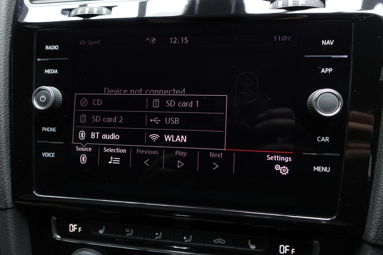 Volkswagen Golf - Image 29