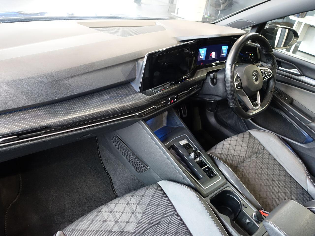 Volkswagen Golf - Image 34