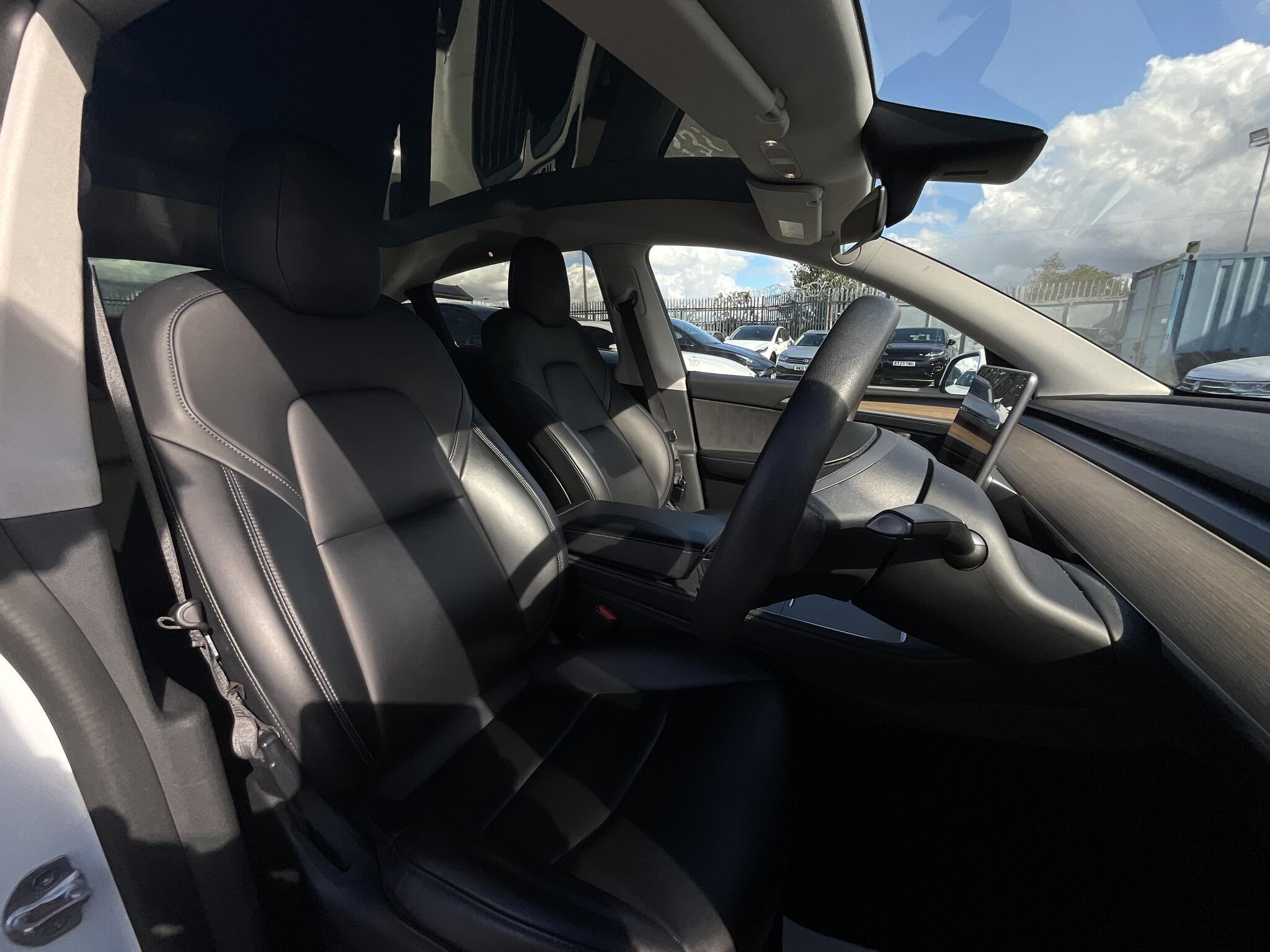 Tesla Model Y - Image 8