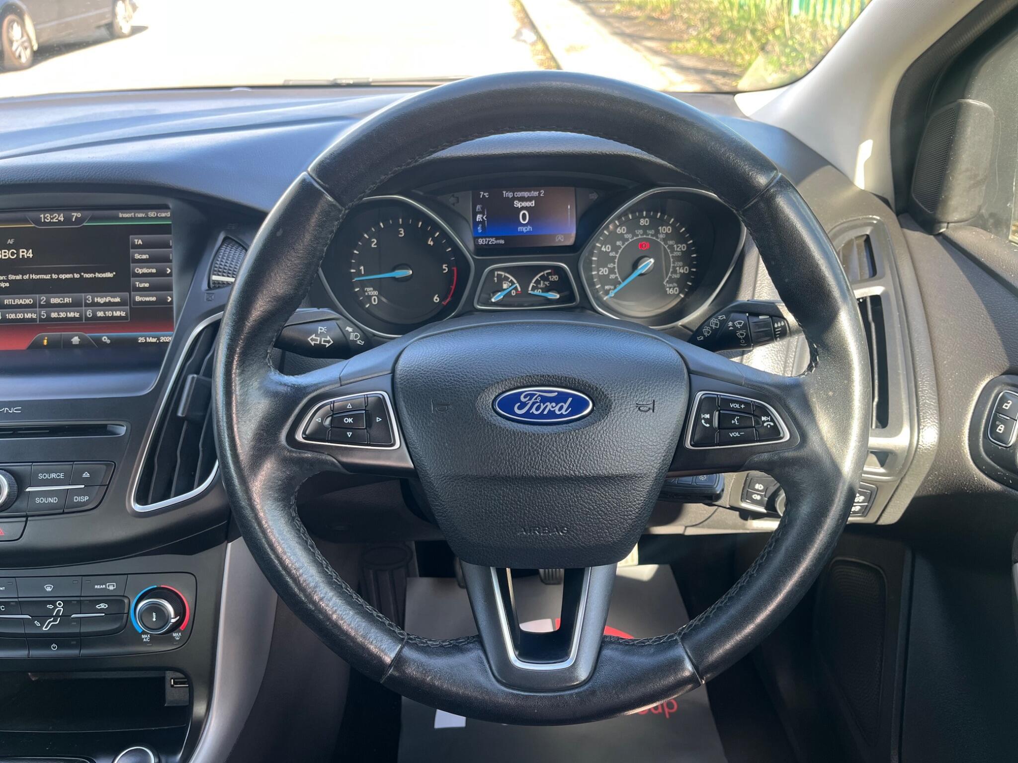 Ford Focus - Image 19