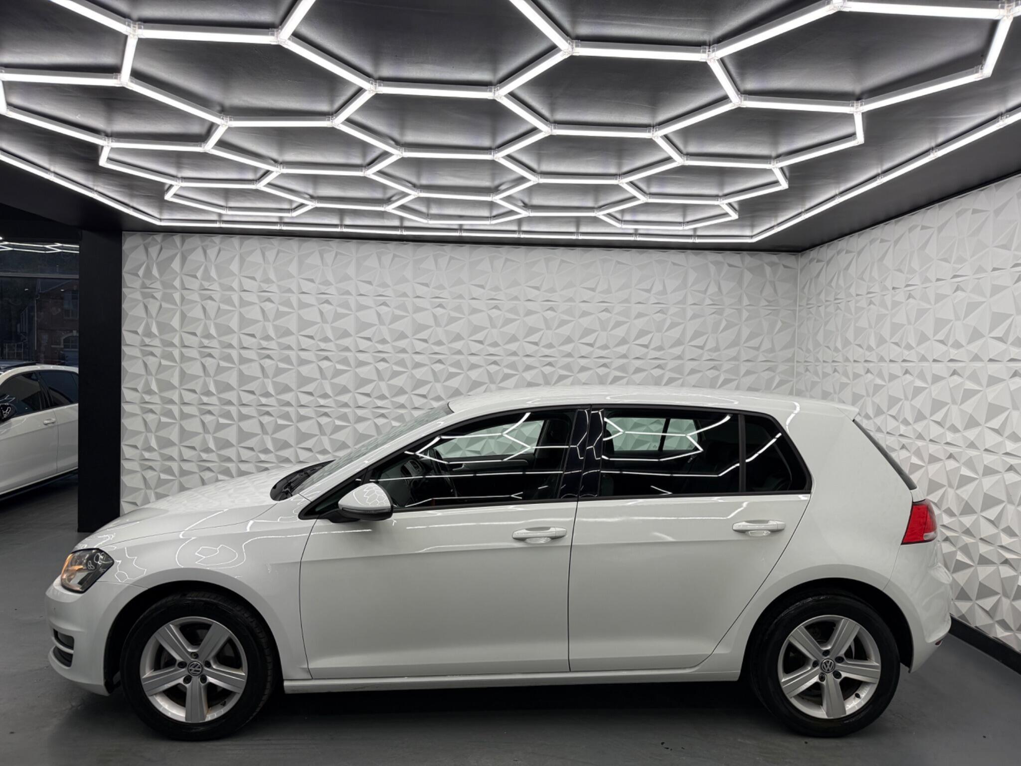 Volkswagen Golf - Image 8