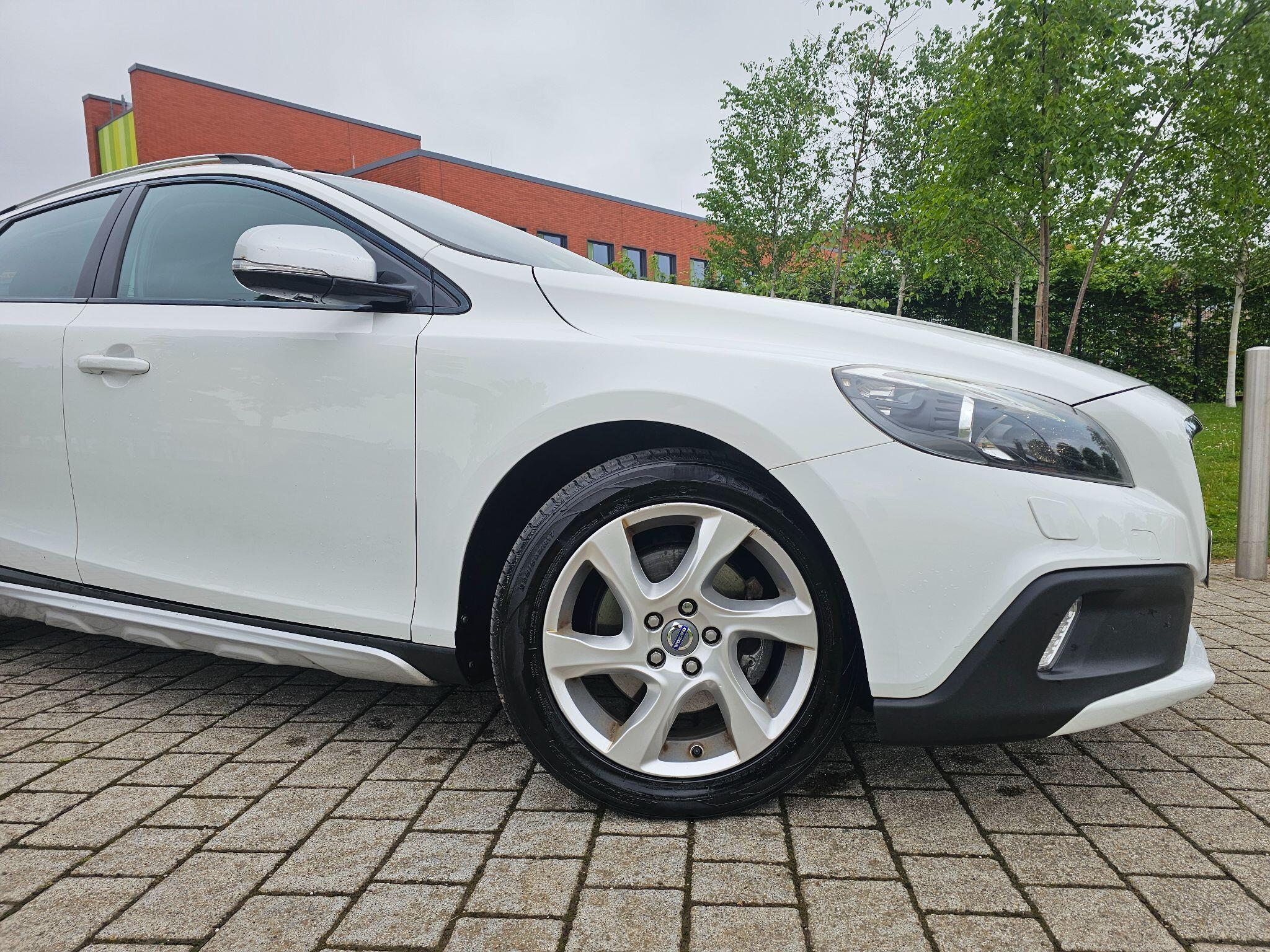 Volvo V40 CROSS COUNTRY - Image 2