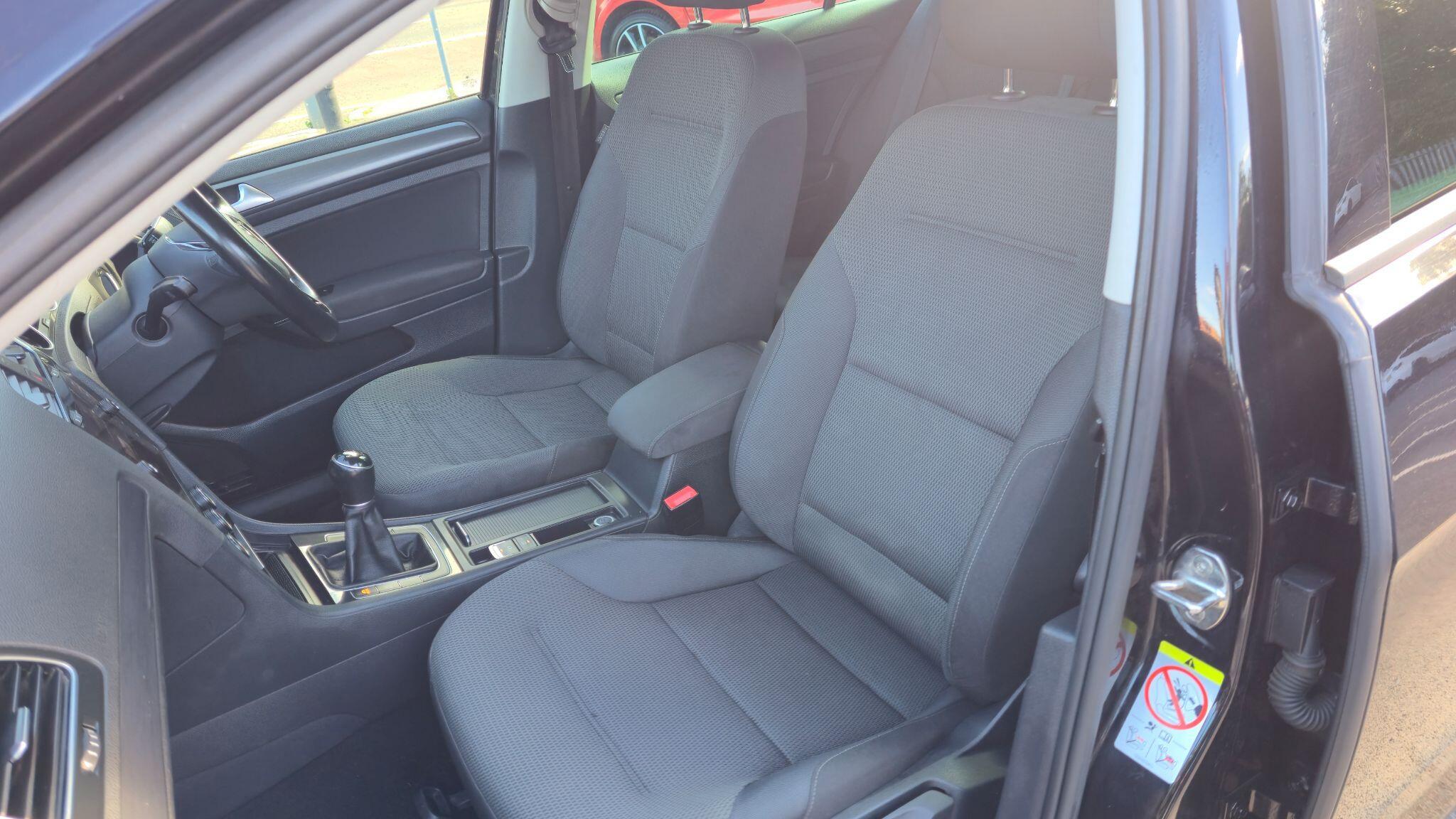 Volkswagen Golf - Image 17