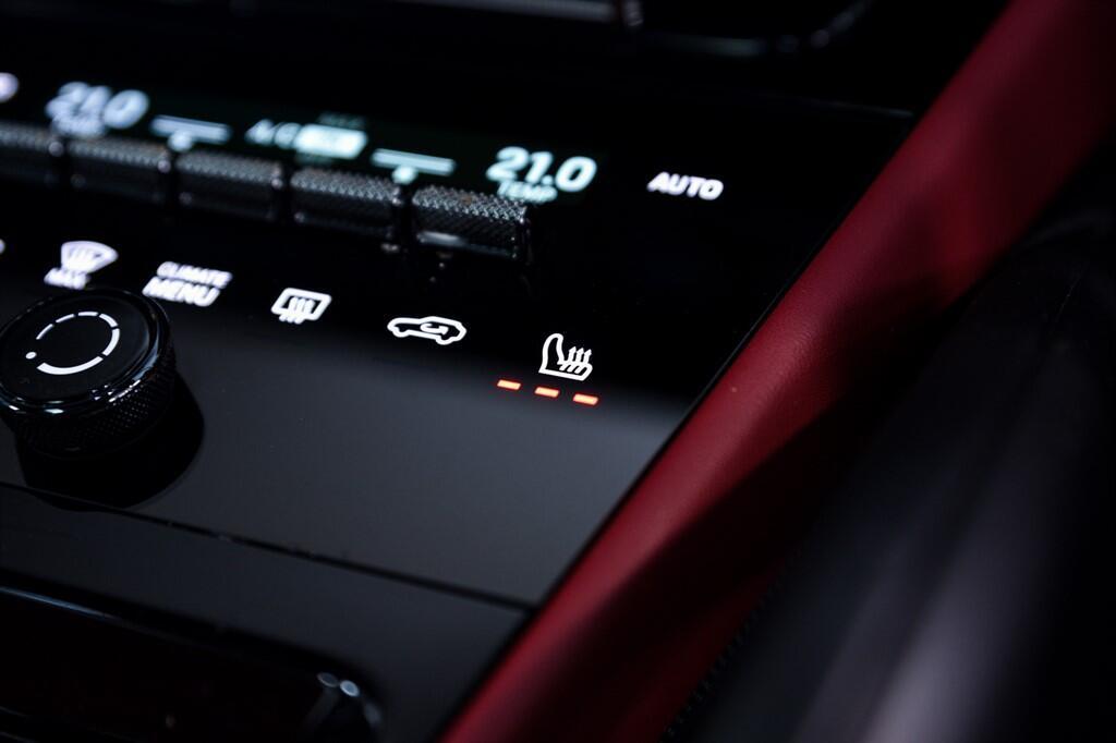 Porsche Cayenne - Image 22