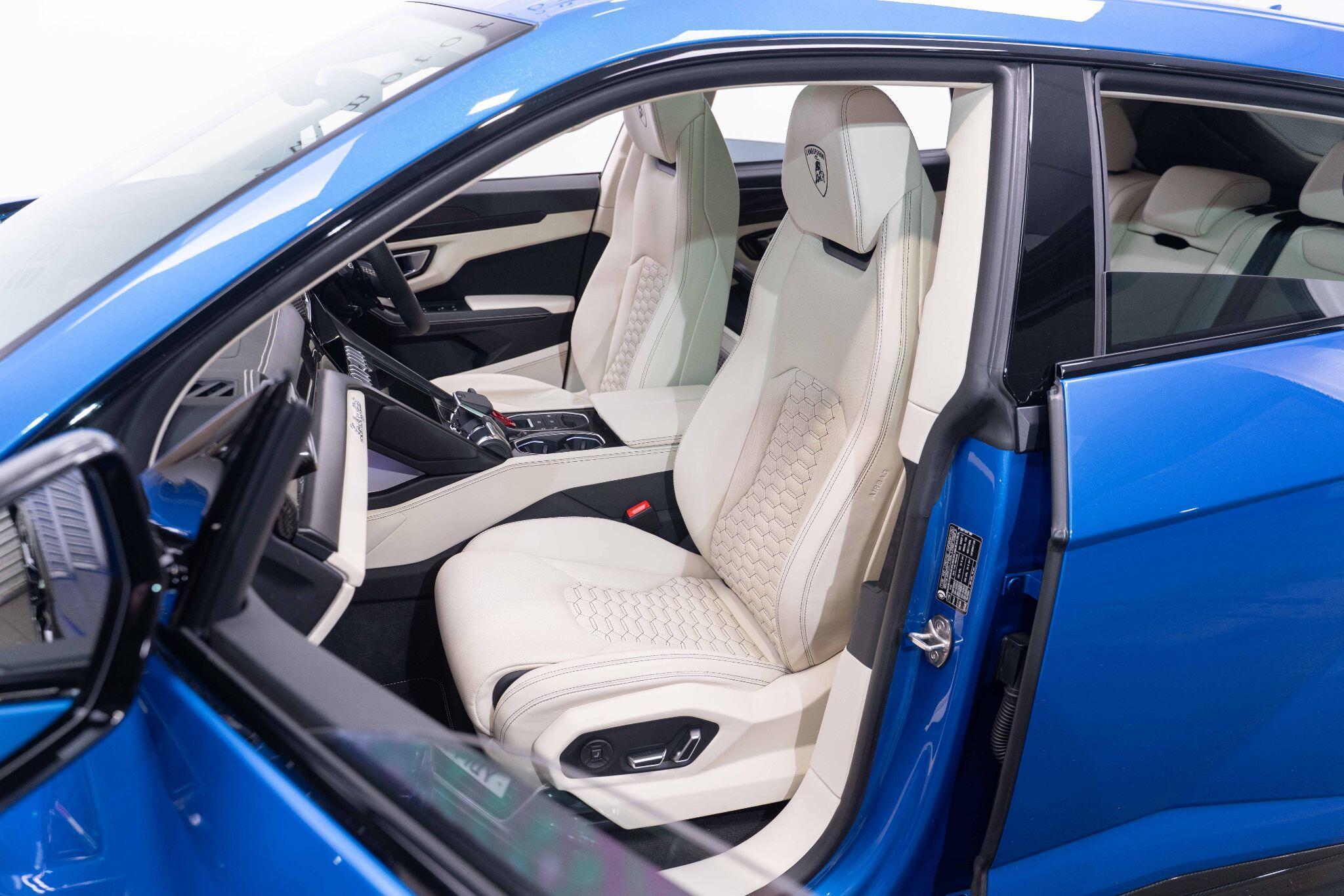 Lamborghini Urus - Image 19