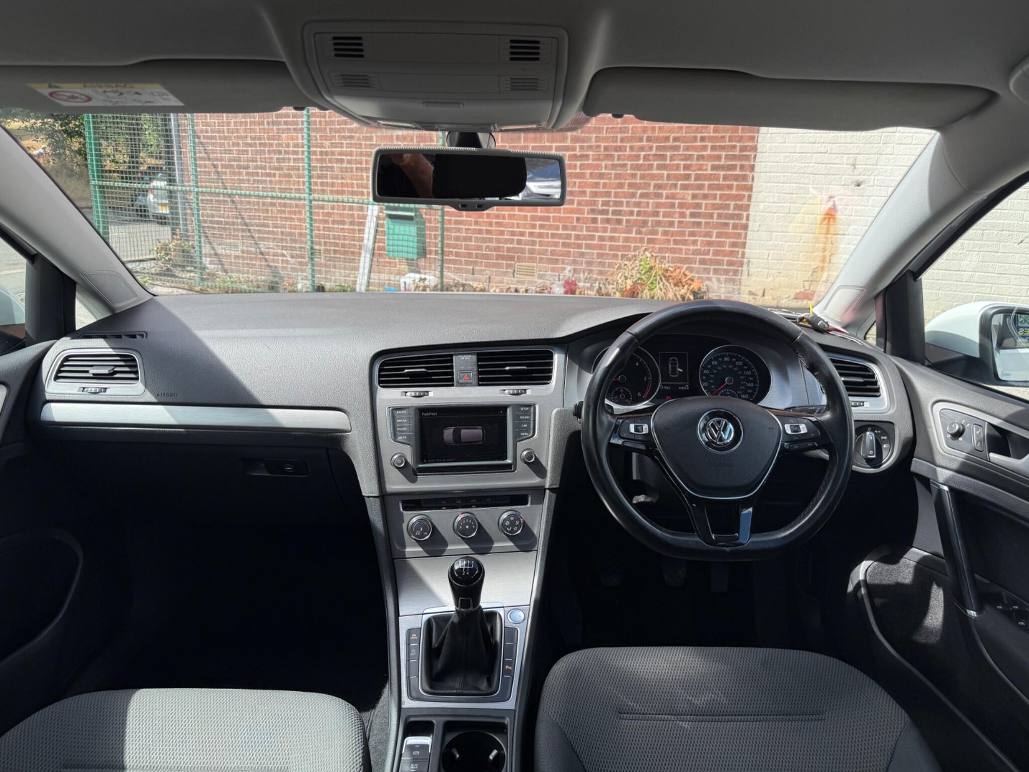 Volkswagen Golf - Image 10