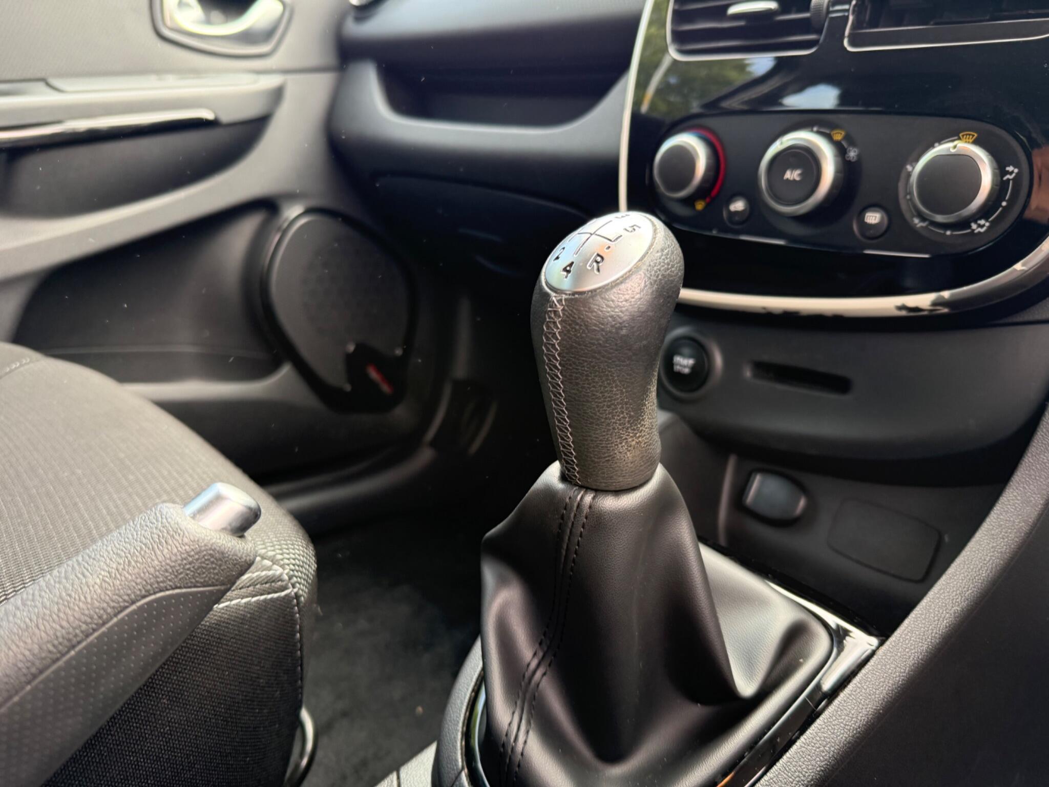 Renault Clio - Image 16