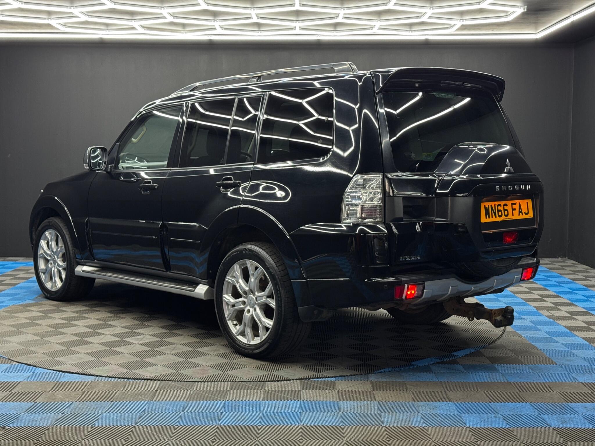 Mitsubishi Shogun - Image 7