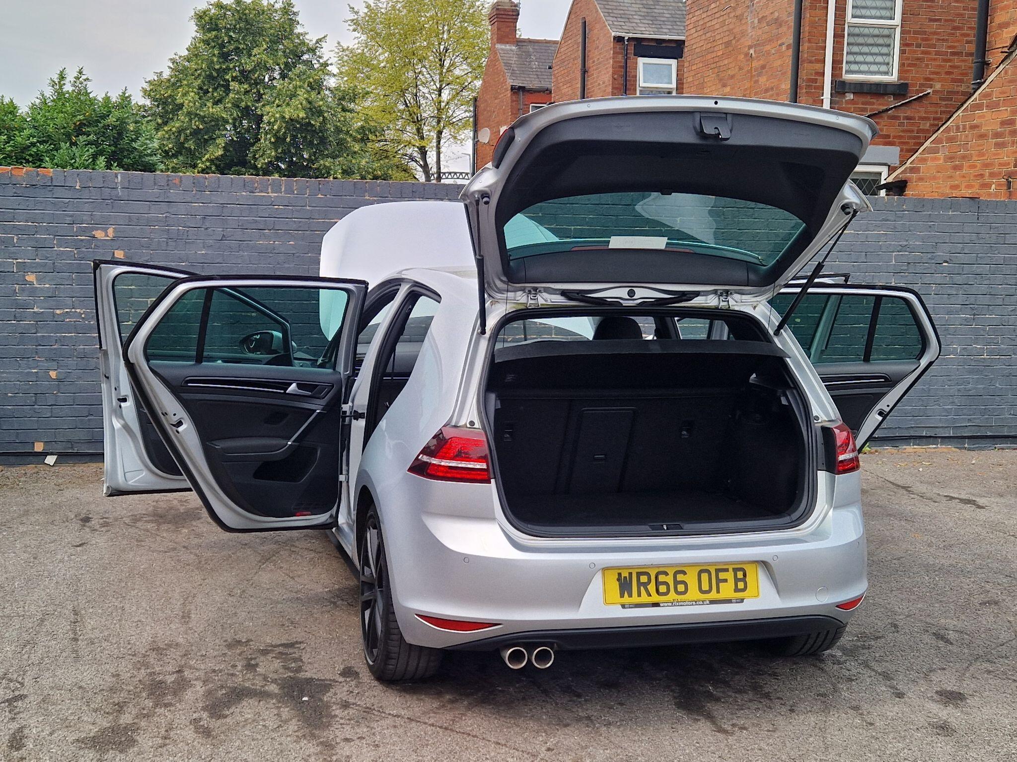 Volkswagen Golf - Image 19