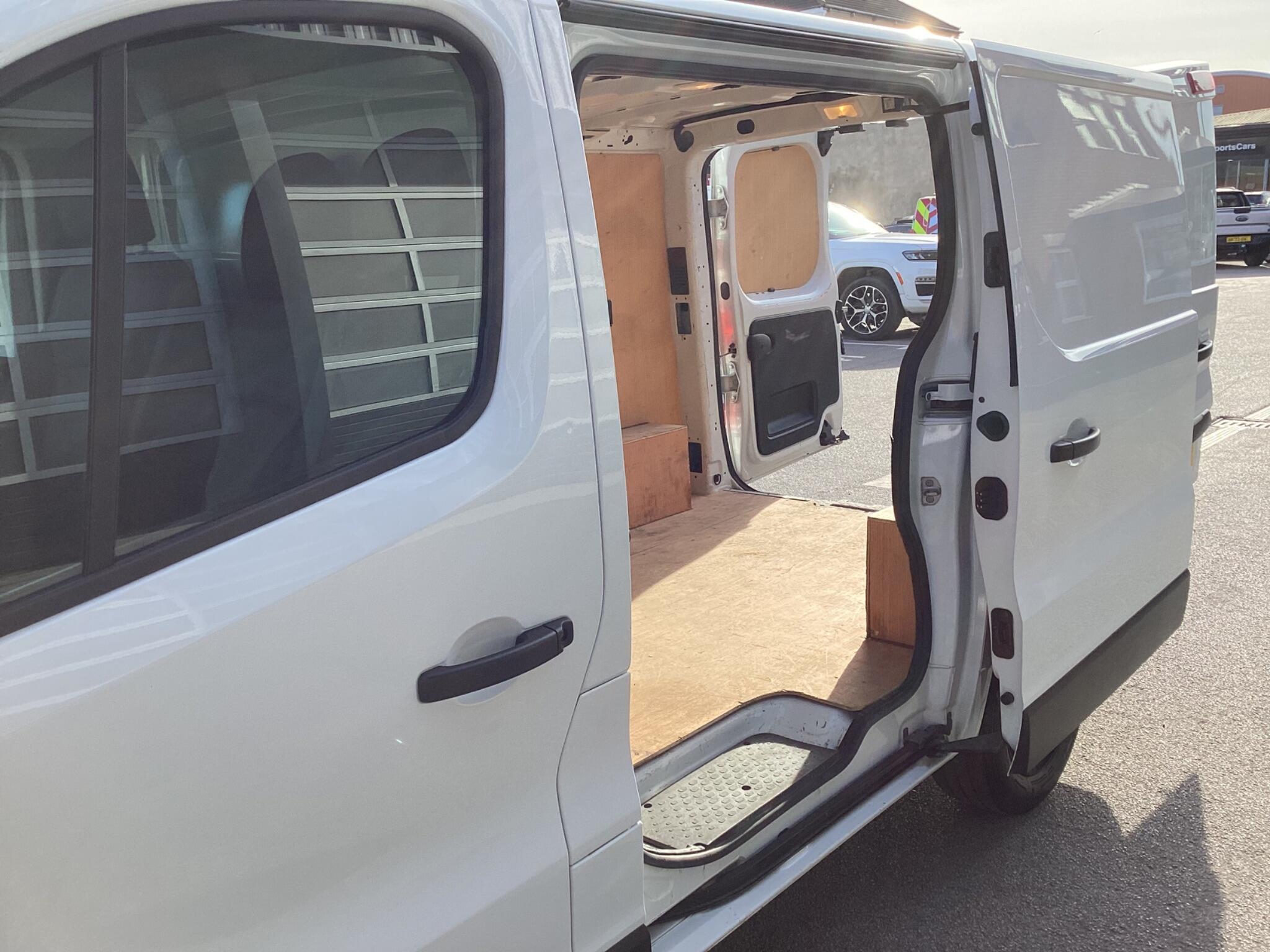 Renault Trafic - Image 15