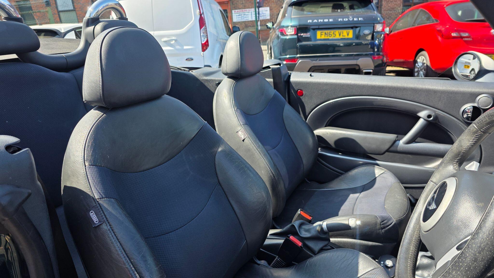MINI Convertible - Image 12