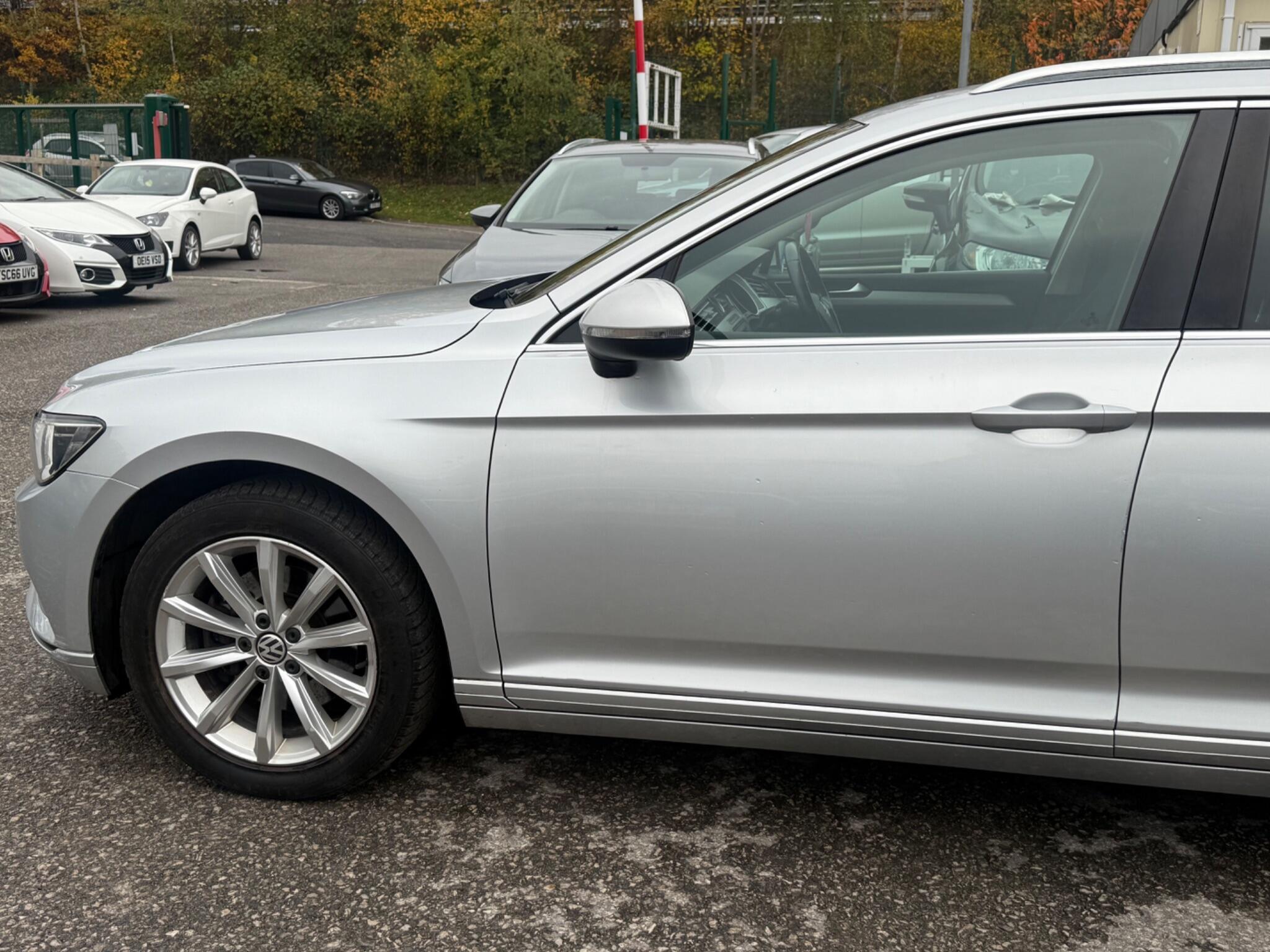 Volkswagen Passat - Image 10