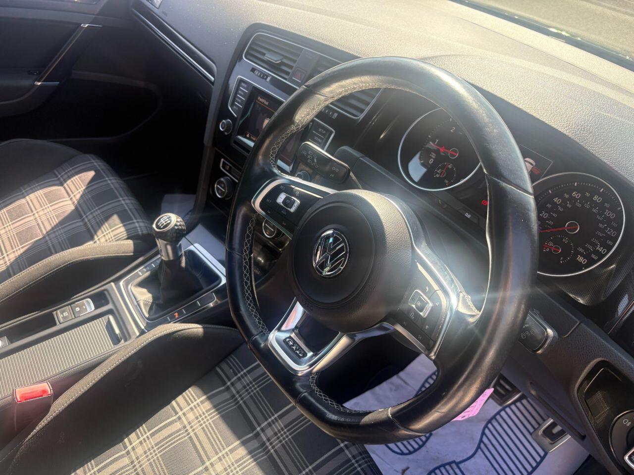Volkswagen Golf - Image 13