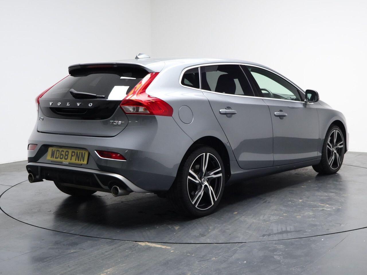 Volvo V40 - Image 12
