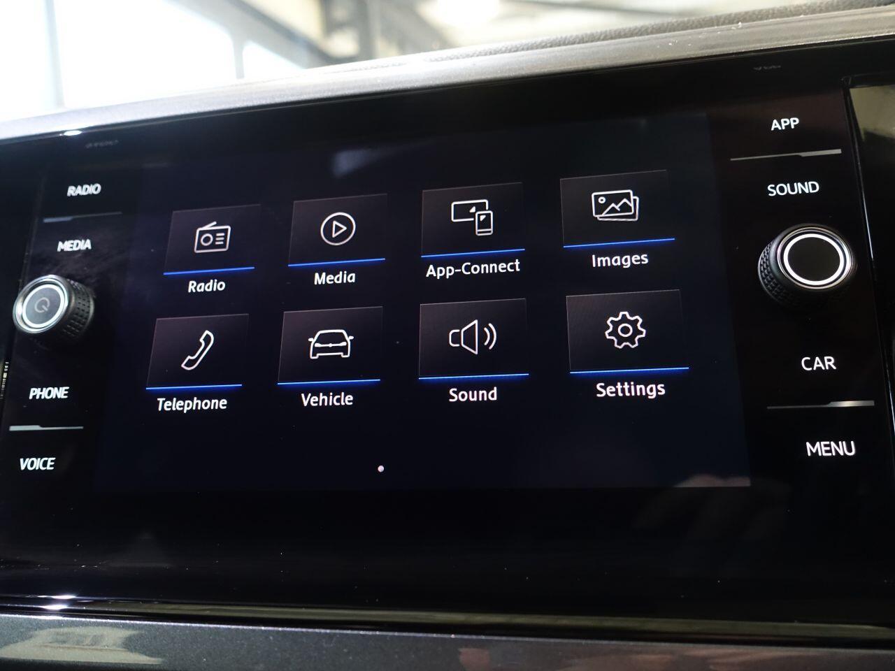 Volkswagen Polo - Image 32