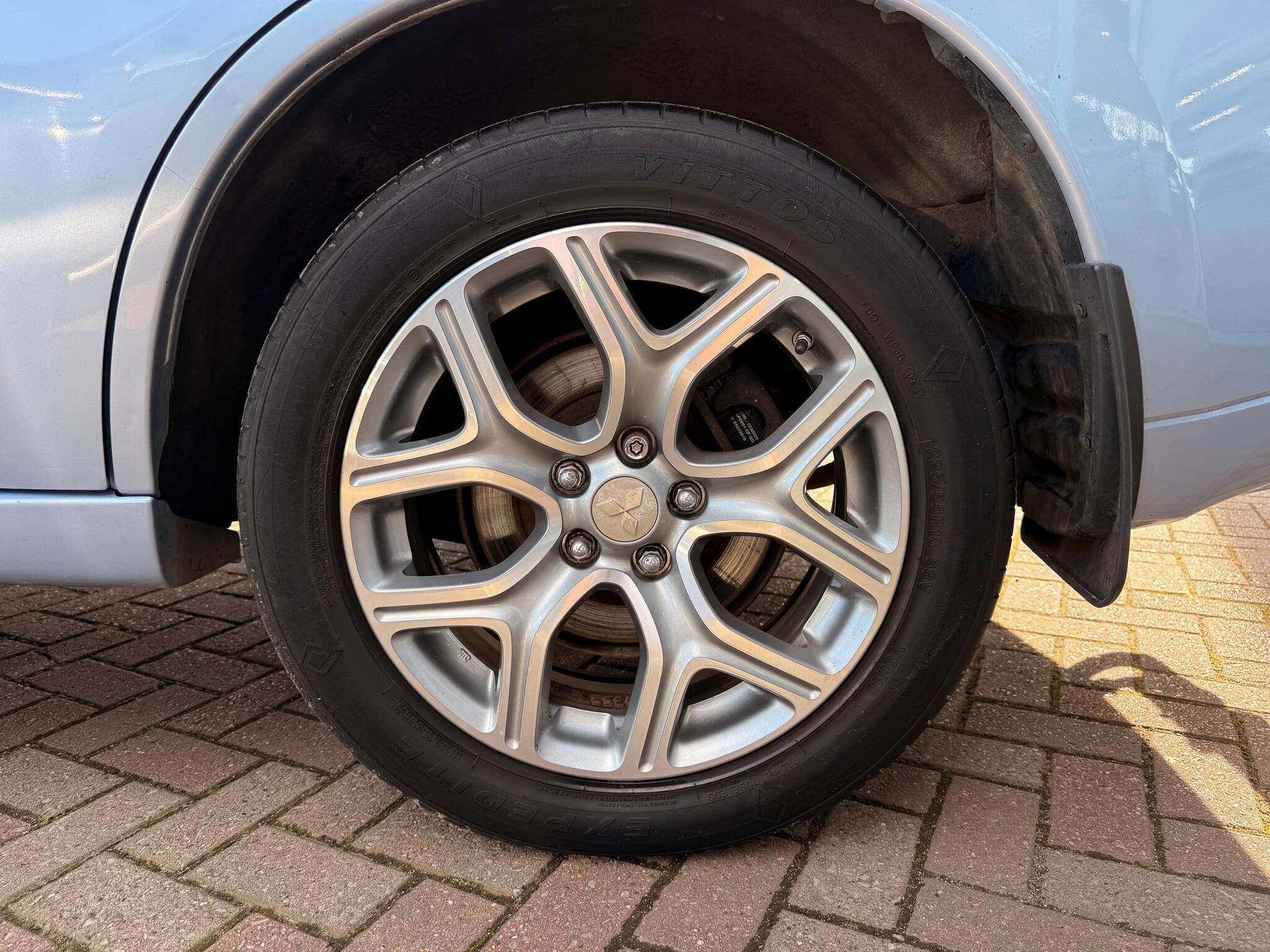 Mitsubishi Outlander - Image 19
