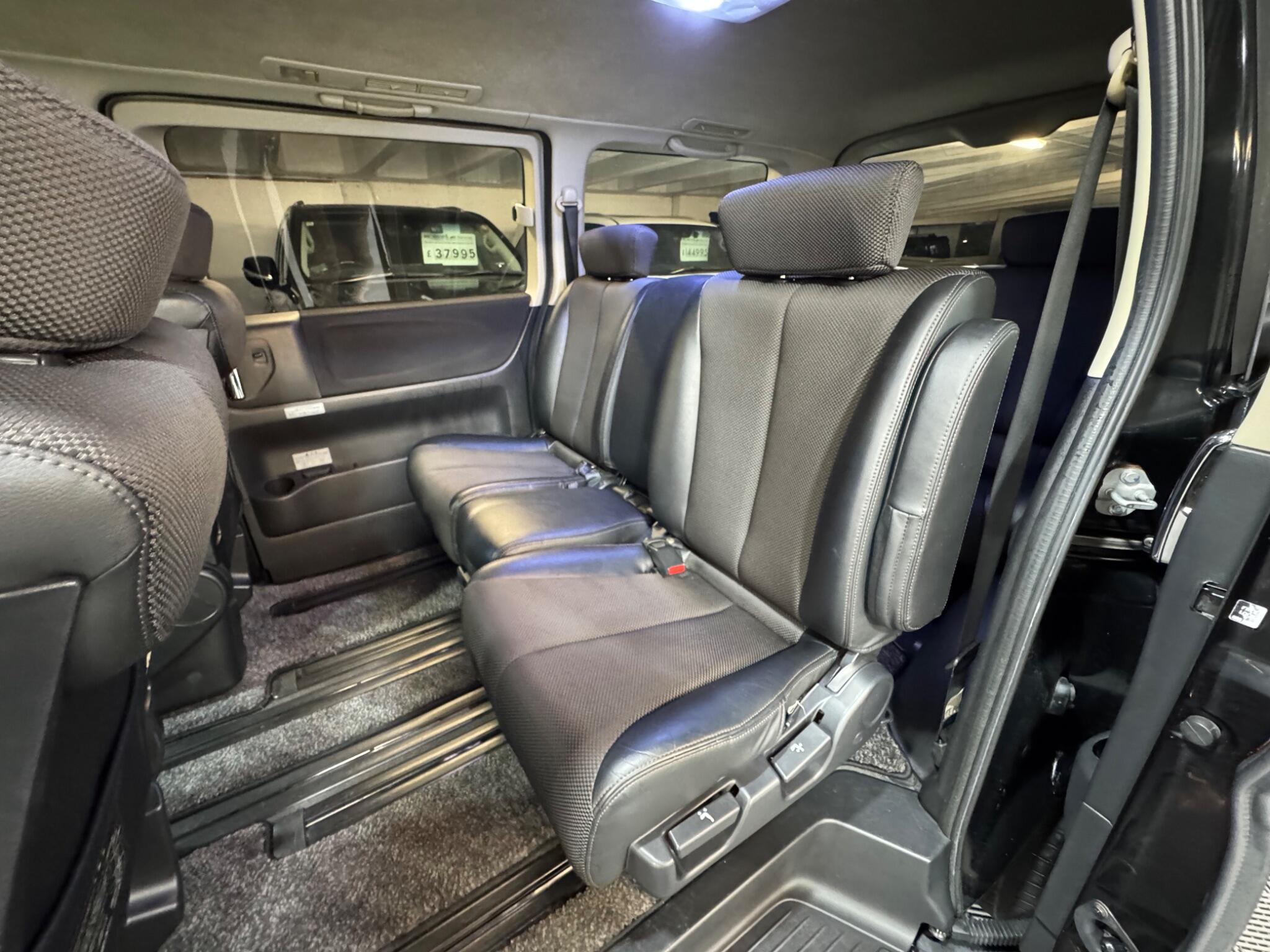 Nissan Elgrand - Image 11
