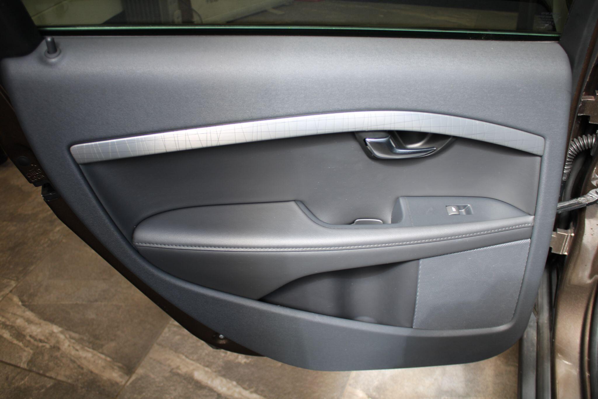 Volvo XC70 - Image 57