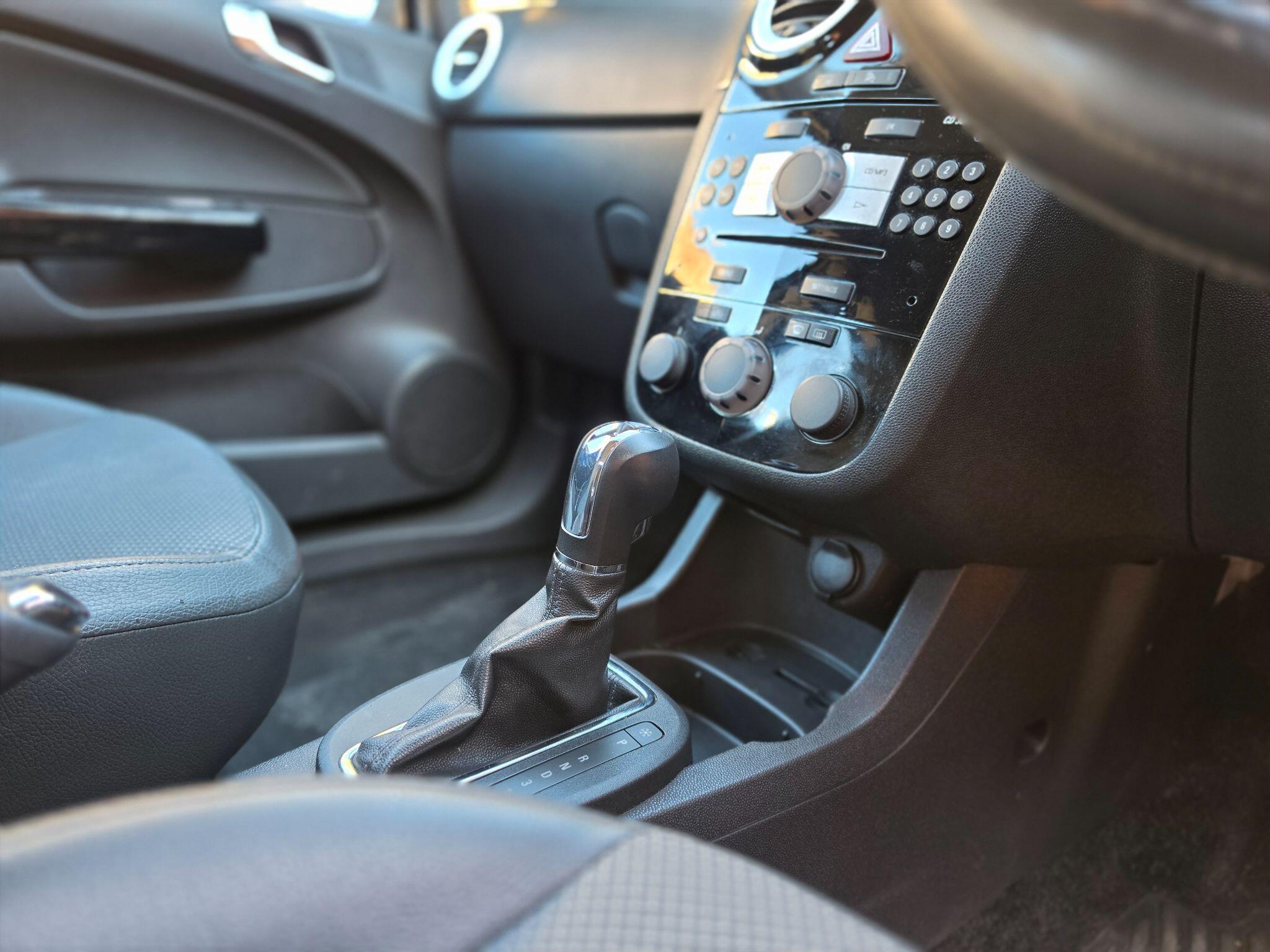 Vauxhall Corsa - Image 11