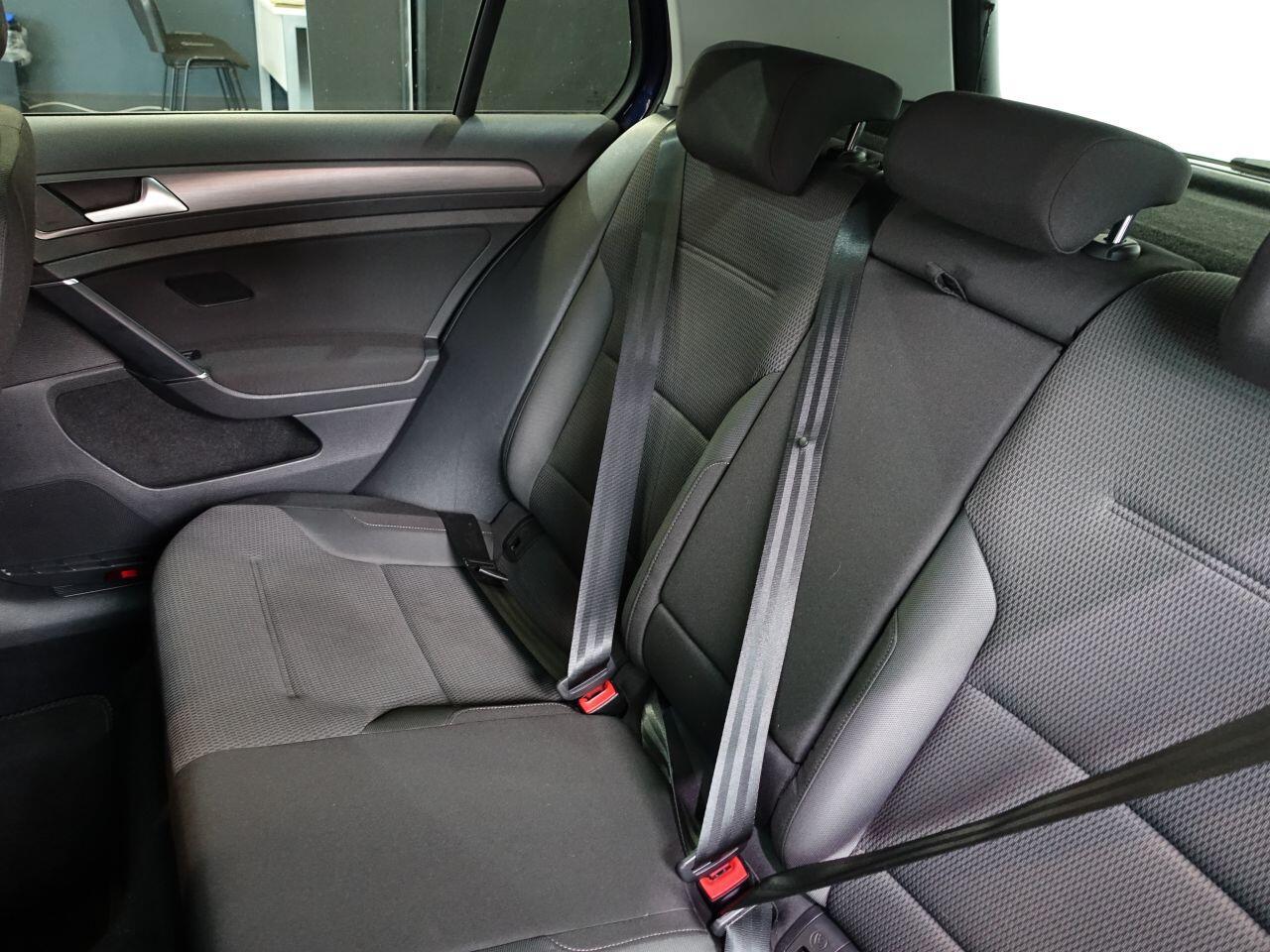 Volkswagen Golf - Image 17