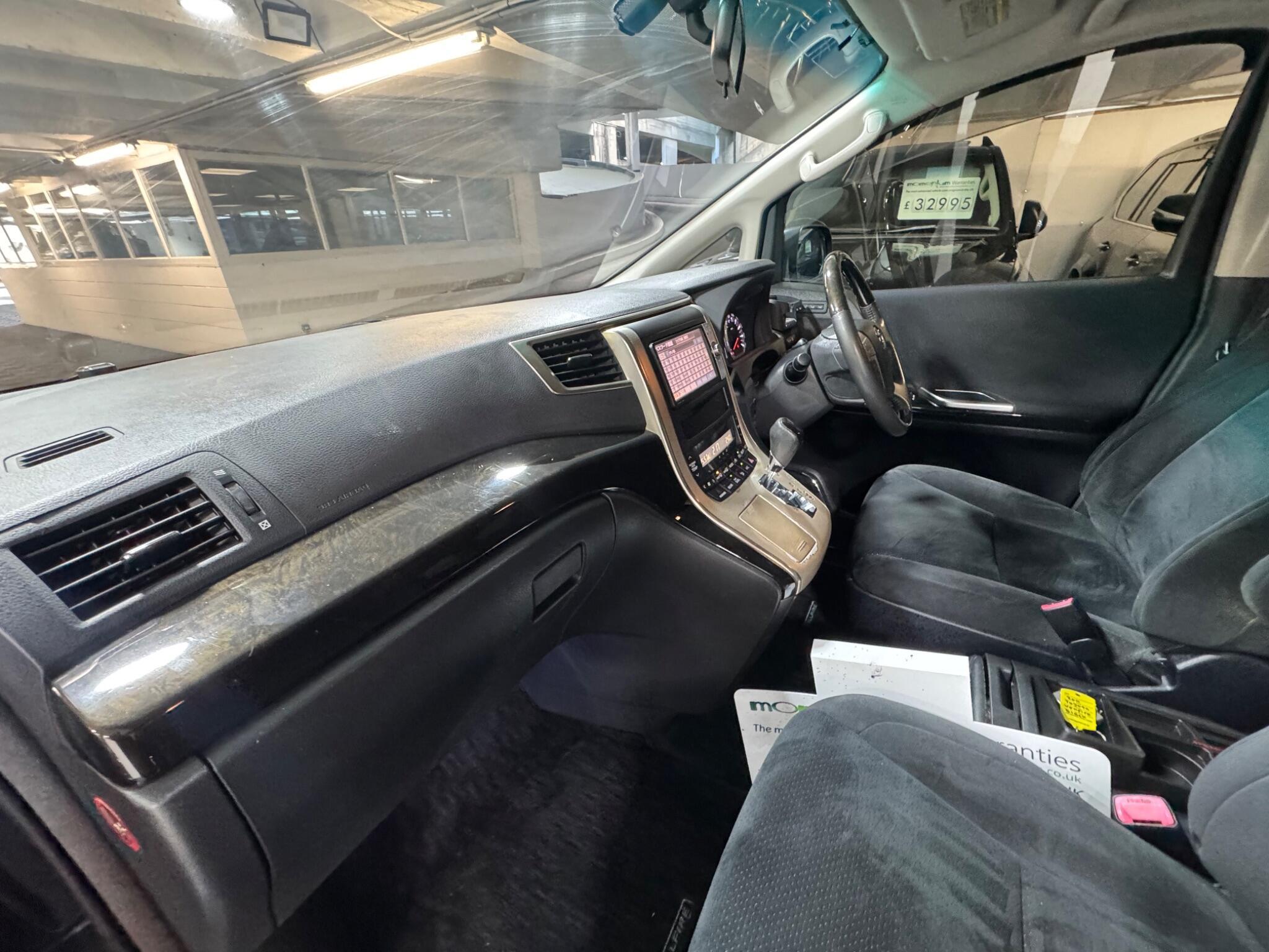 Toyota Vellfire - Image 11