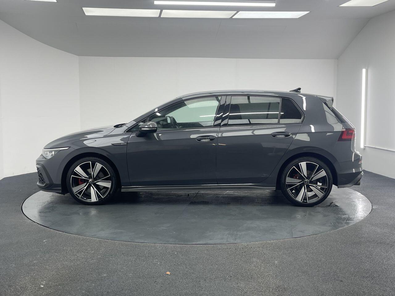 Volkswagen Golf - Image 10