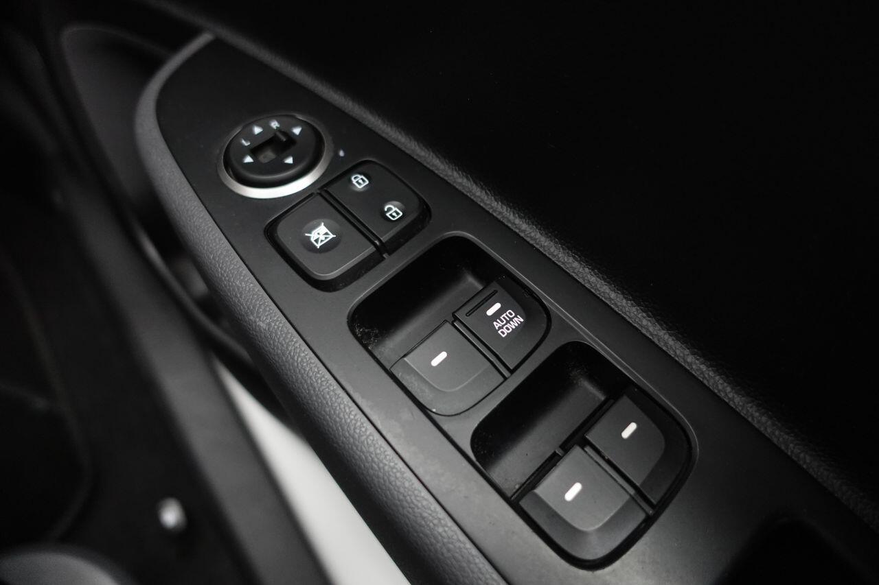 Hyundai i10 - Image 31