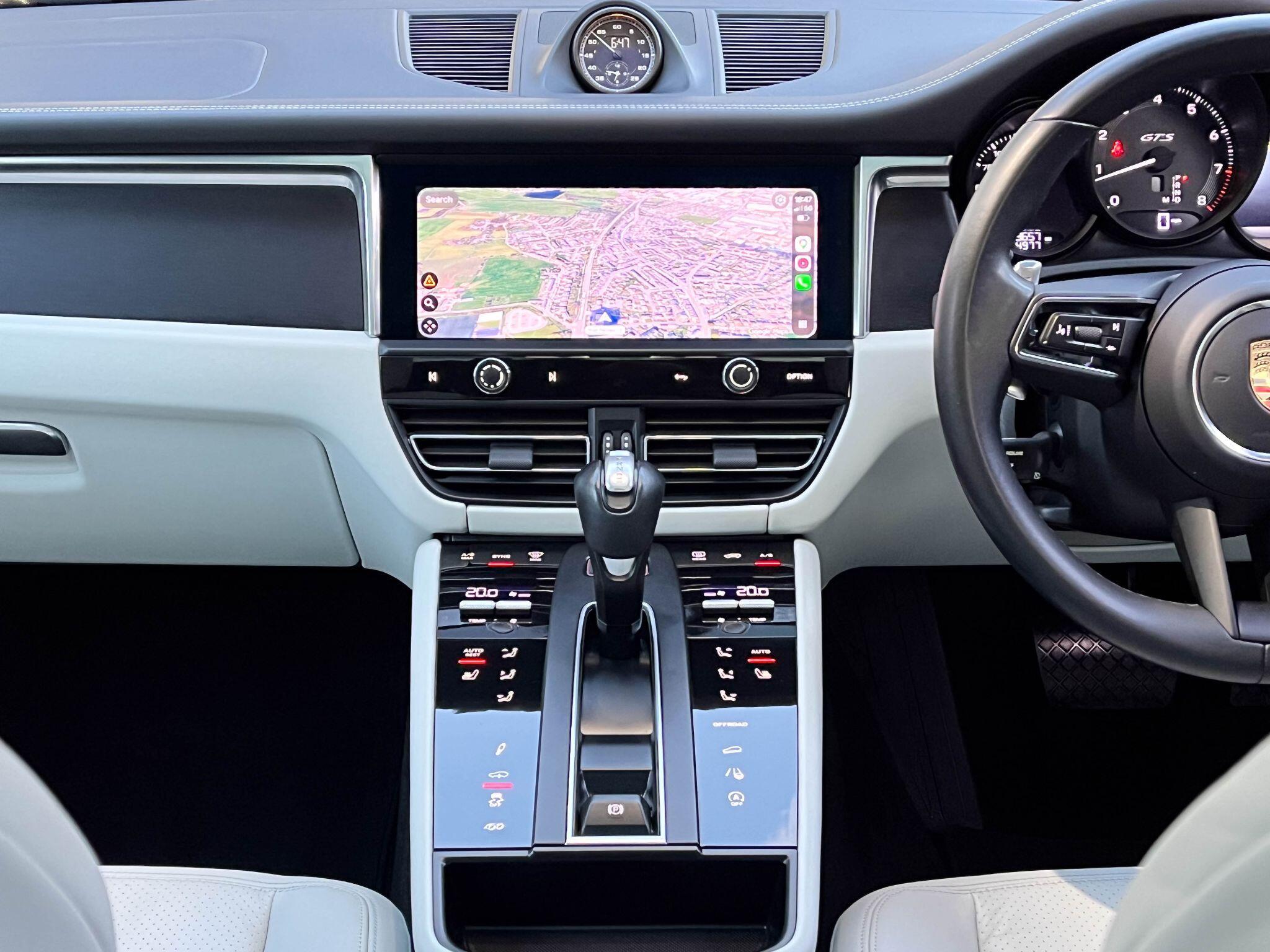 Porsche Macan - Image 10