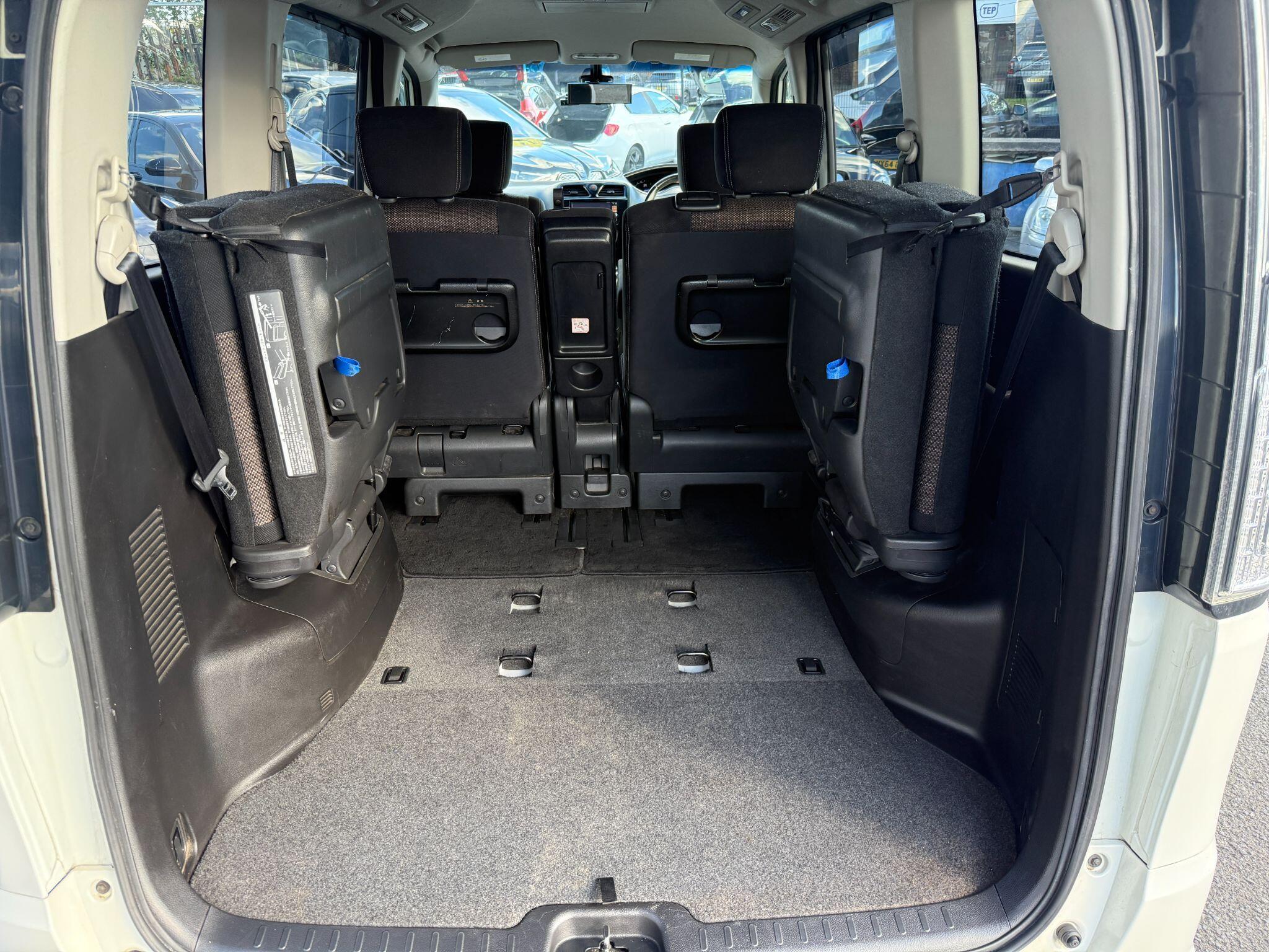 Nissan Serena - Image 72