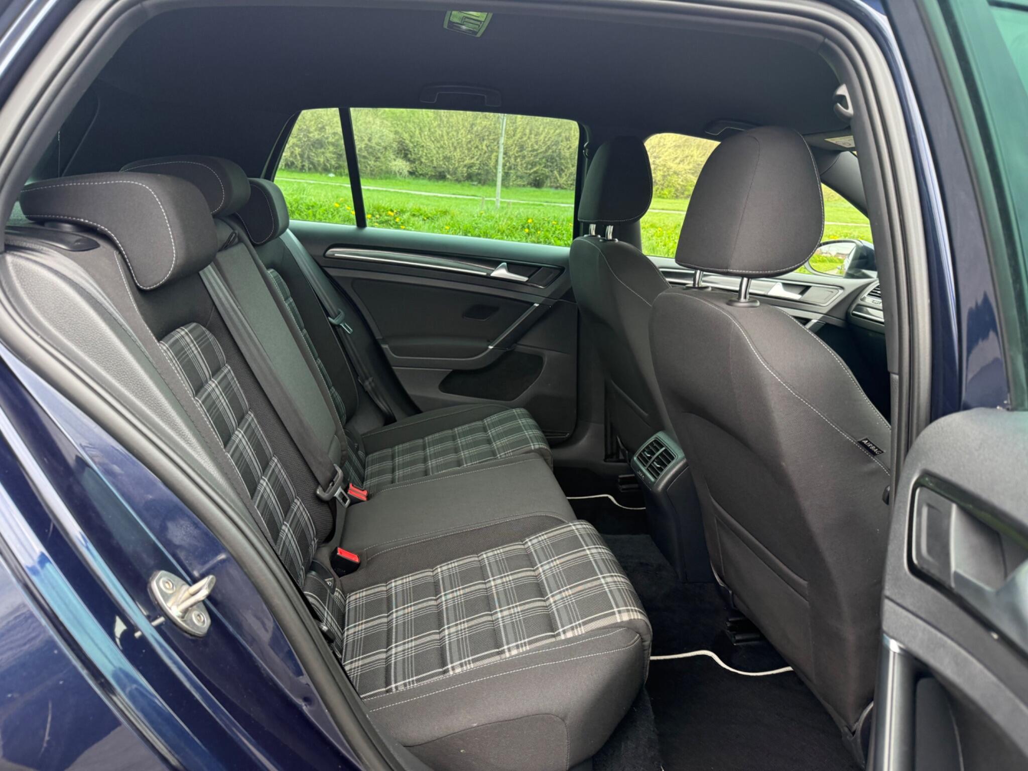 Volkswagen Golf - Image 11