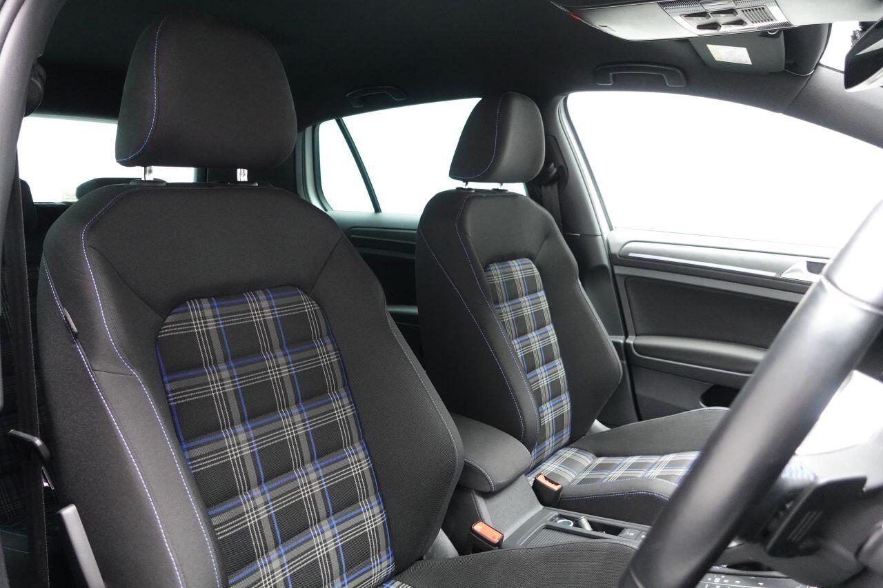 Volkswagen Golf - Image 67