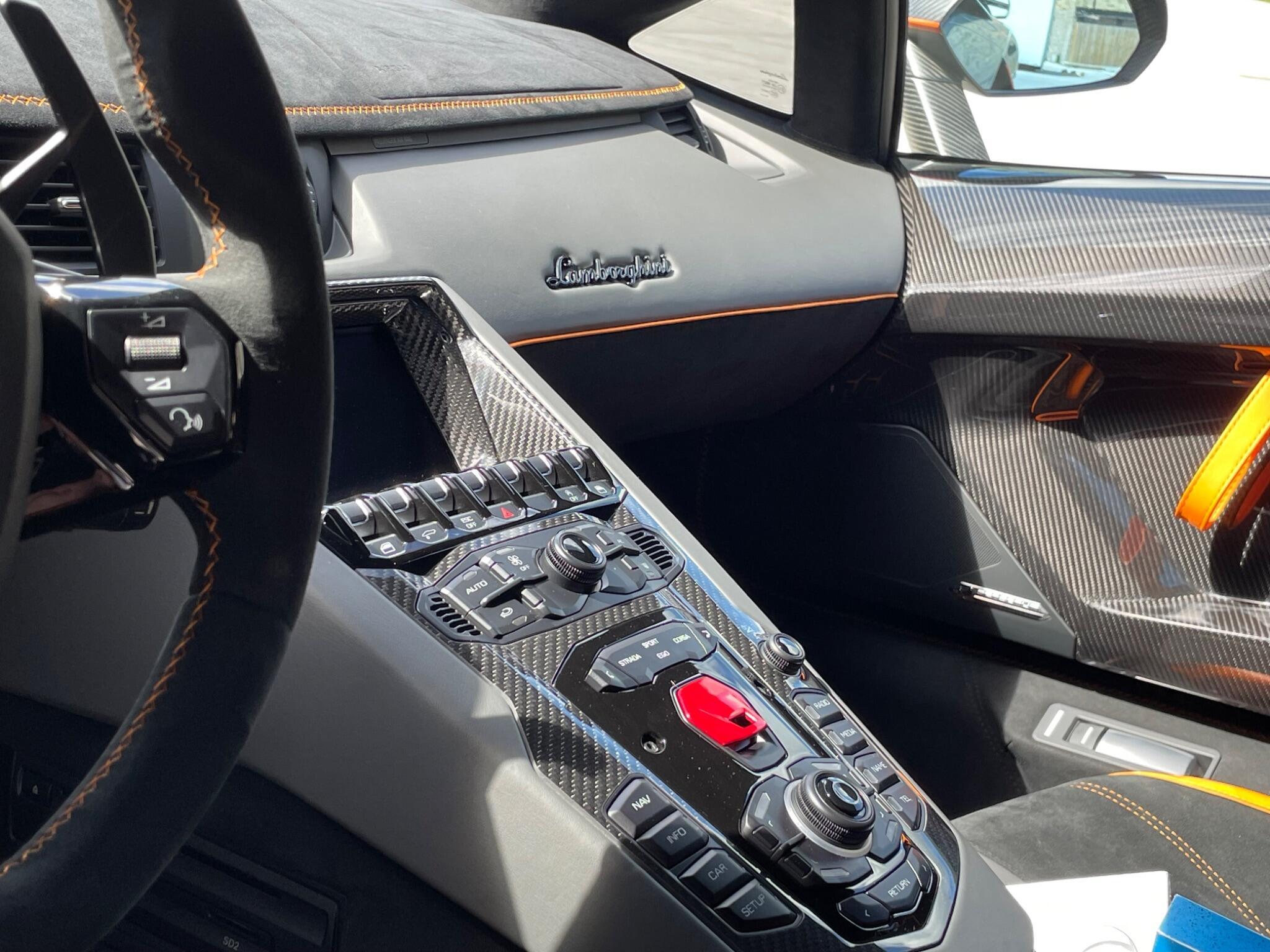 Lamborghini Aventador - Image 13