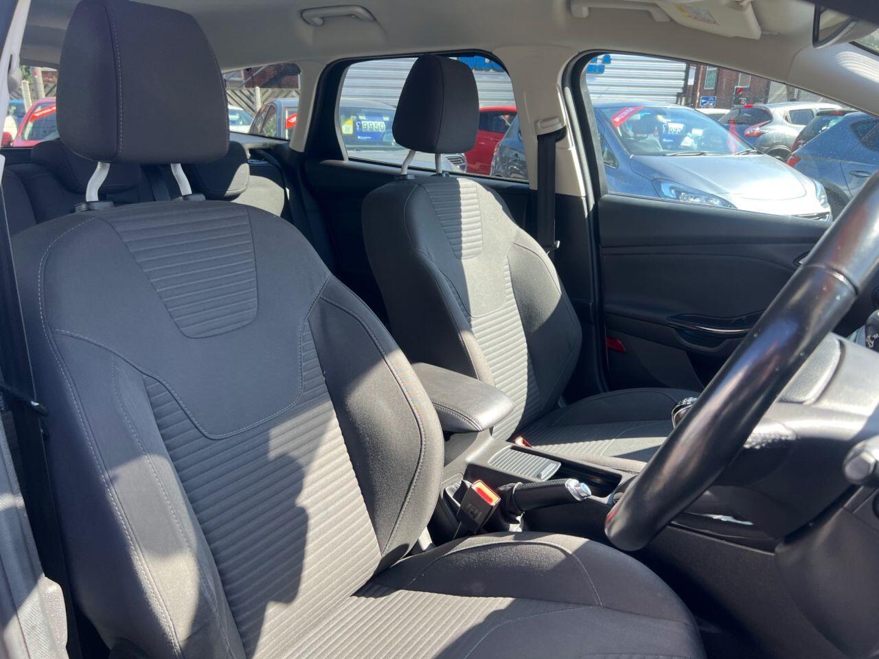 Ford Focus - Image 16