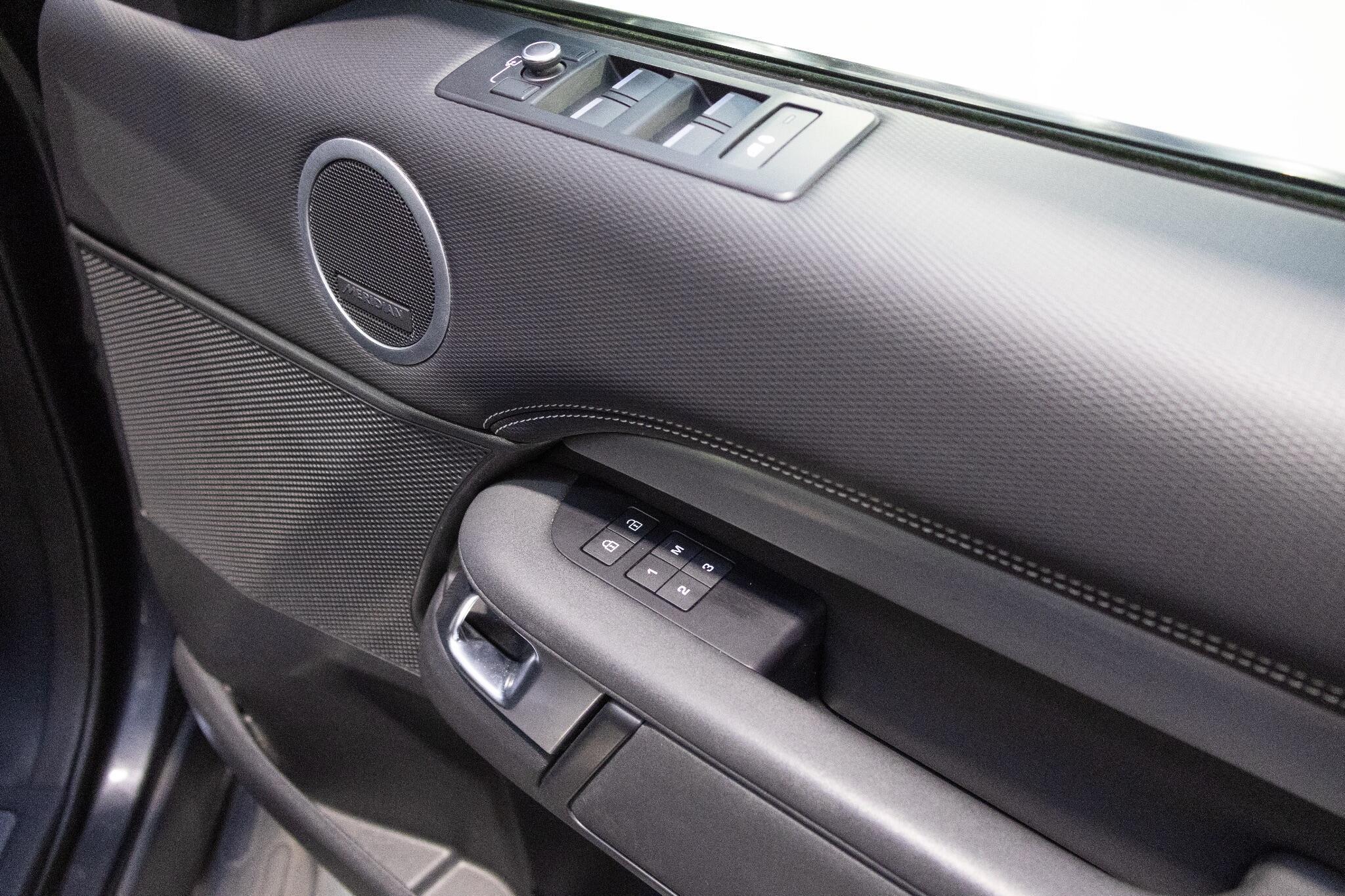 Land Rover Discovery - Image 15